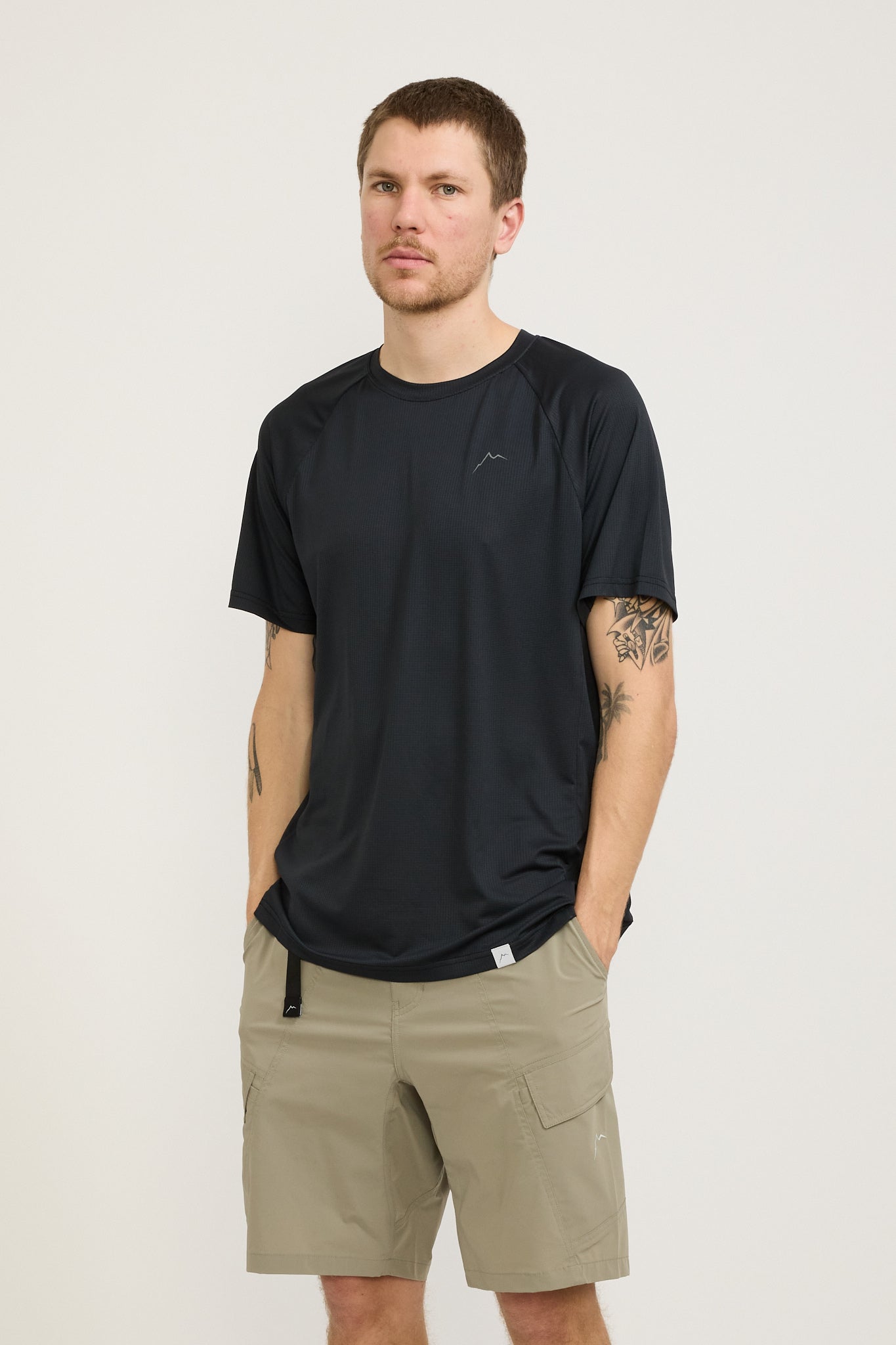 Cayl | Logo Air Short Sleeve Shirt Black | Maplestore