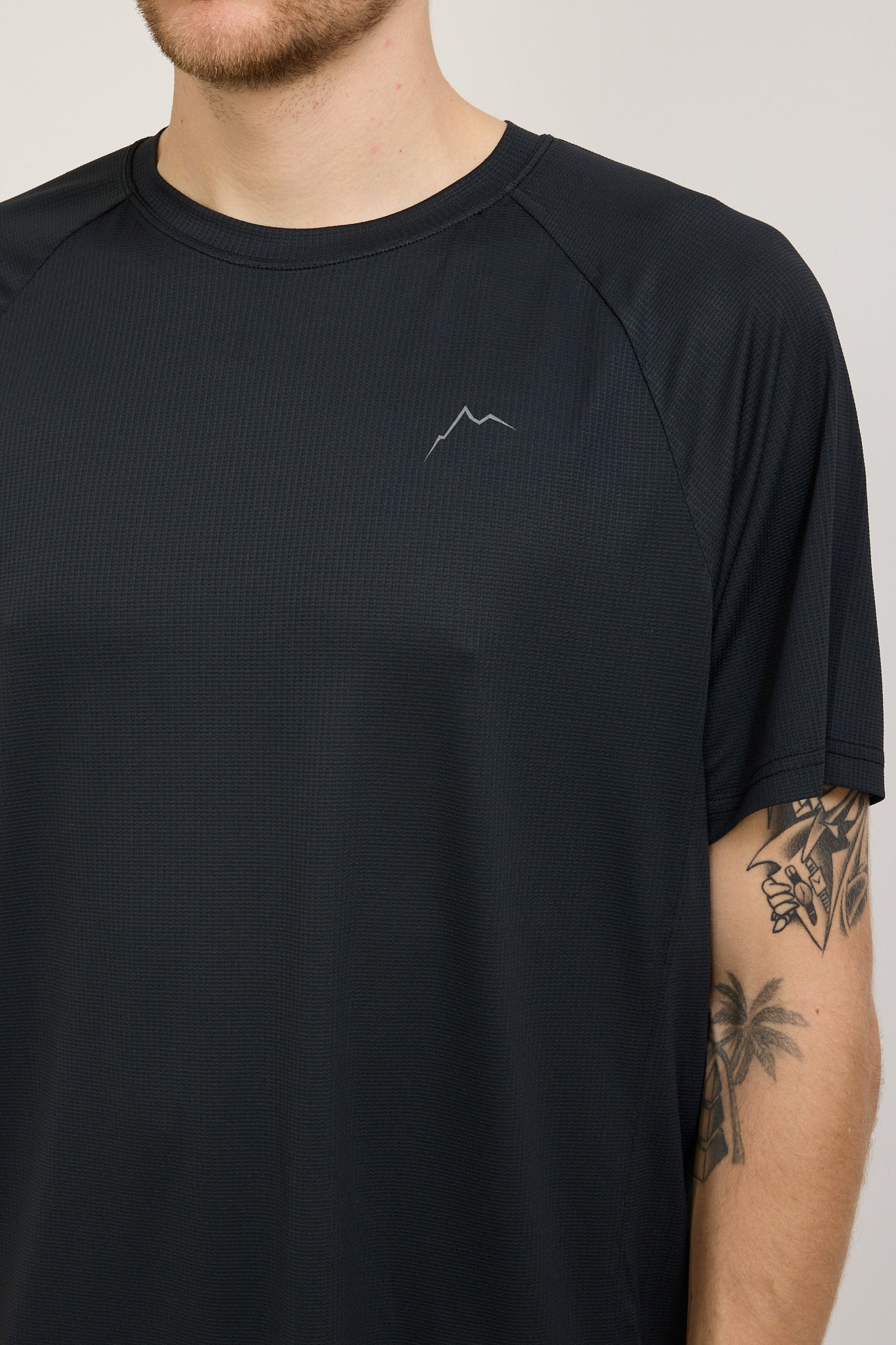 Cayl | Logo Air Short Sleeve Shirt Black | Maplestore