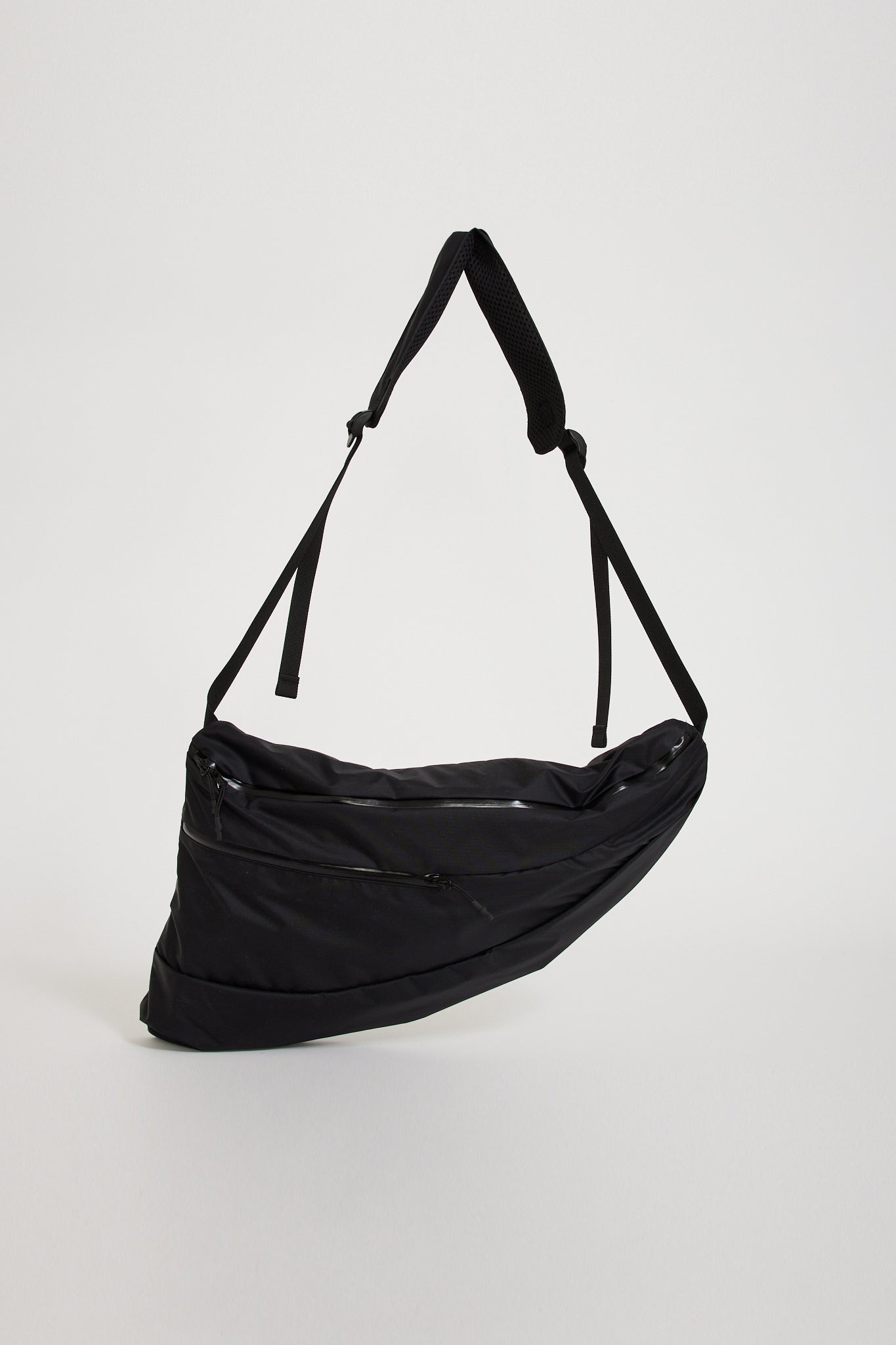 Cayl | Wrap Shoulder Bag Black | Maplestore