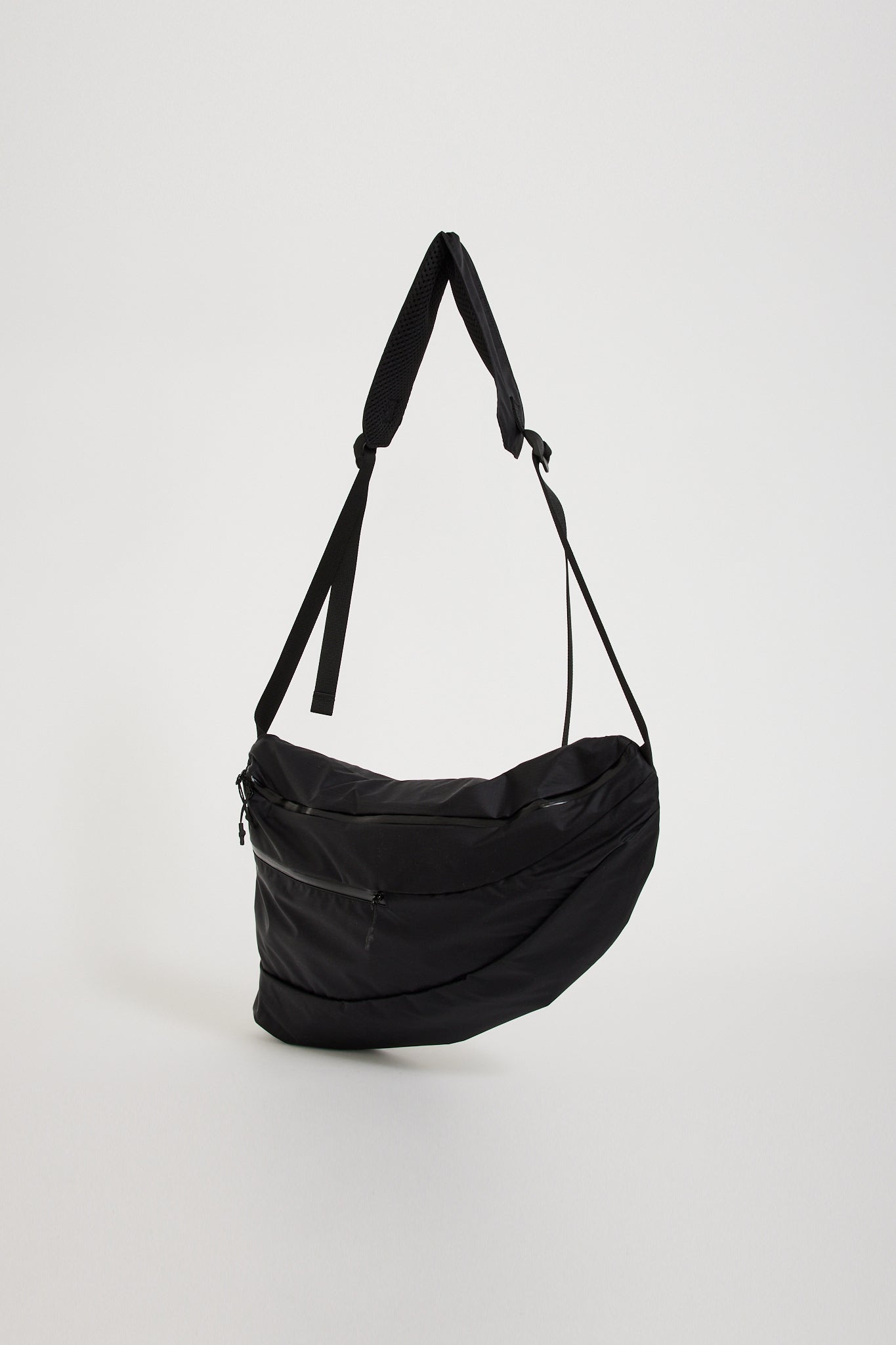 Cayl | Wrap Shoulder Bag Black | Maplestore