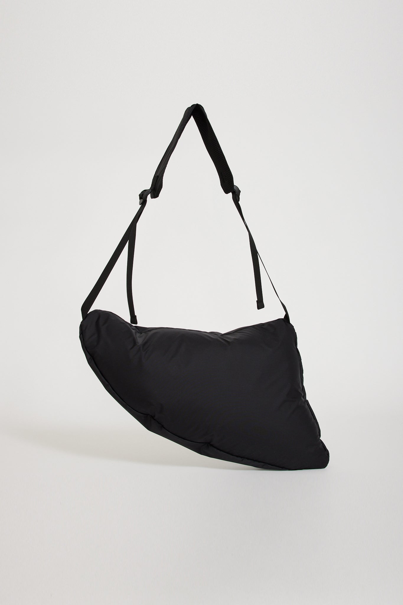 Cayl | Wrap Shoulder Bag Black | Maplestore