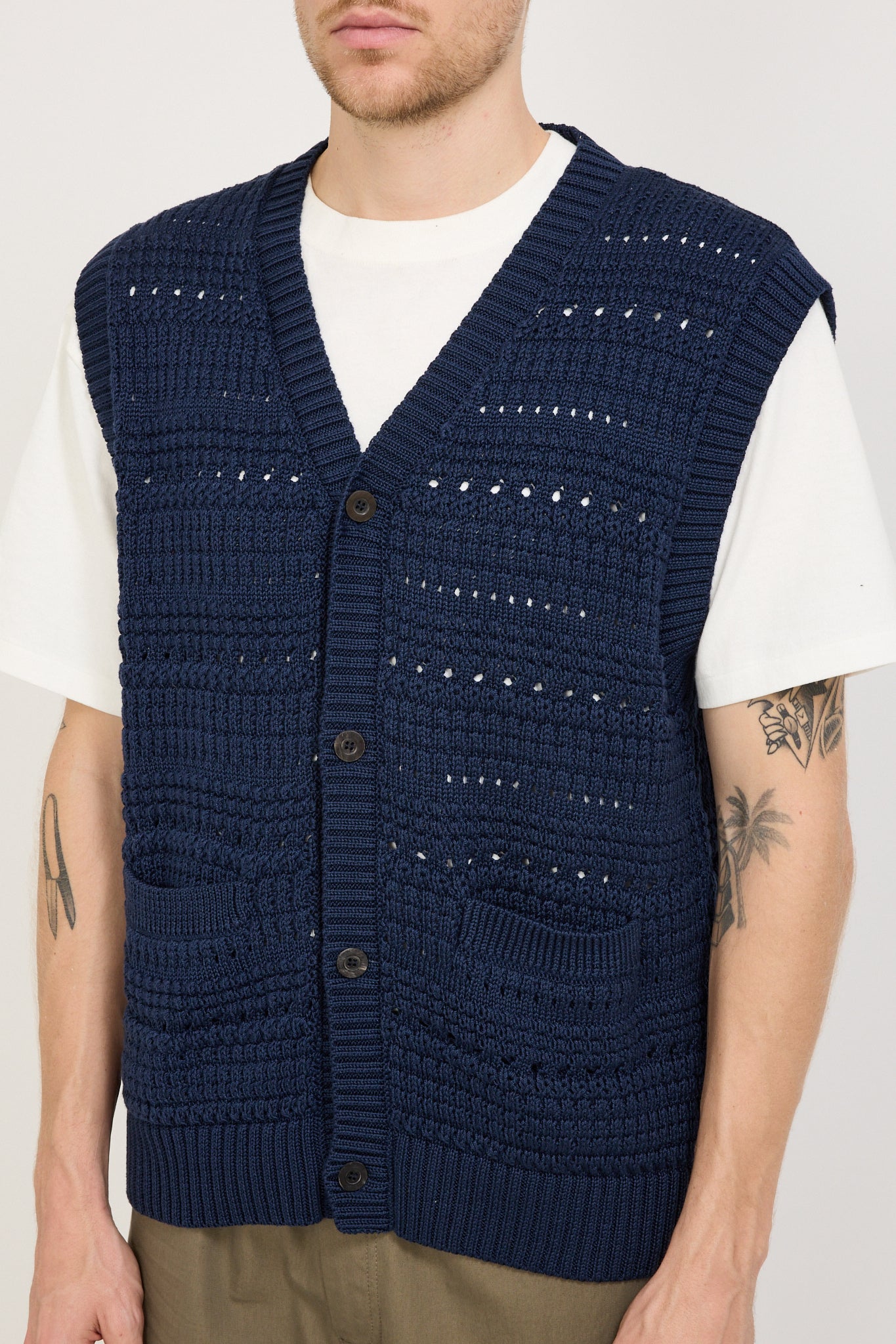 Corridor NYC | Cardigan Vest Navy | Maplestore