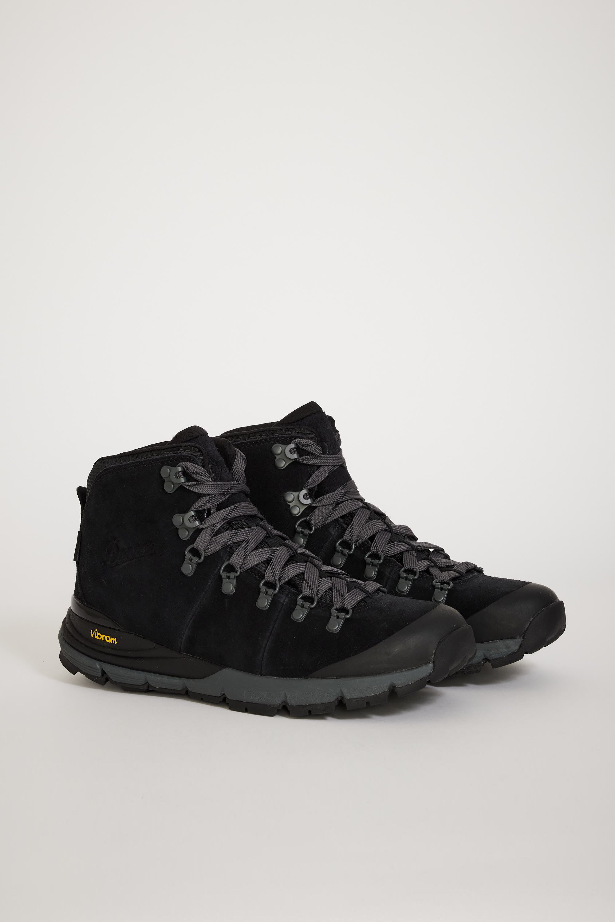 Mountain 600 Jet Black/Dark Shadow