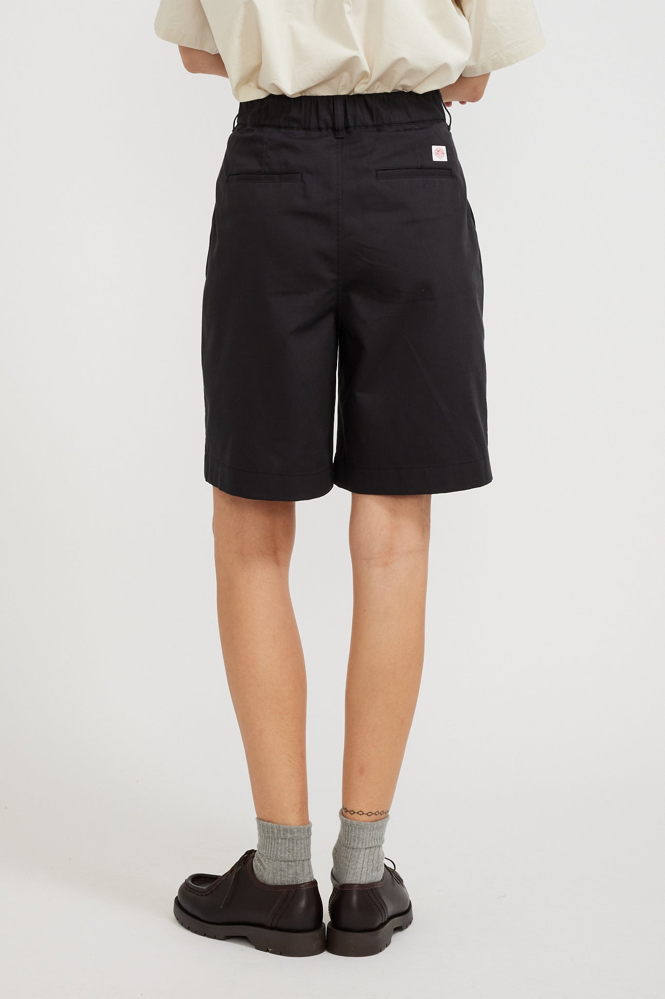 Danton | 2 Tuck Shorts Black | Maplestore