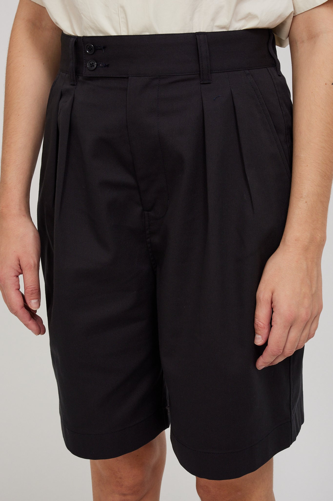 Danton | 2 Tuck Shorts Black | Maplestore