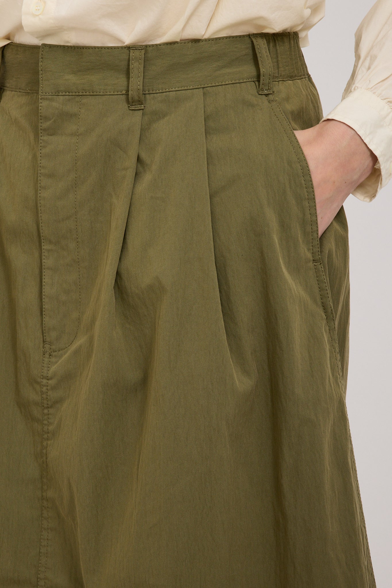 Danton | Twill Double Pleated Skirt Olive | Maplestore