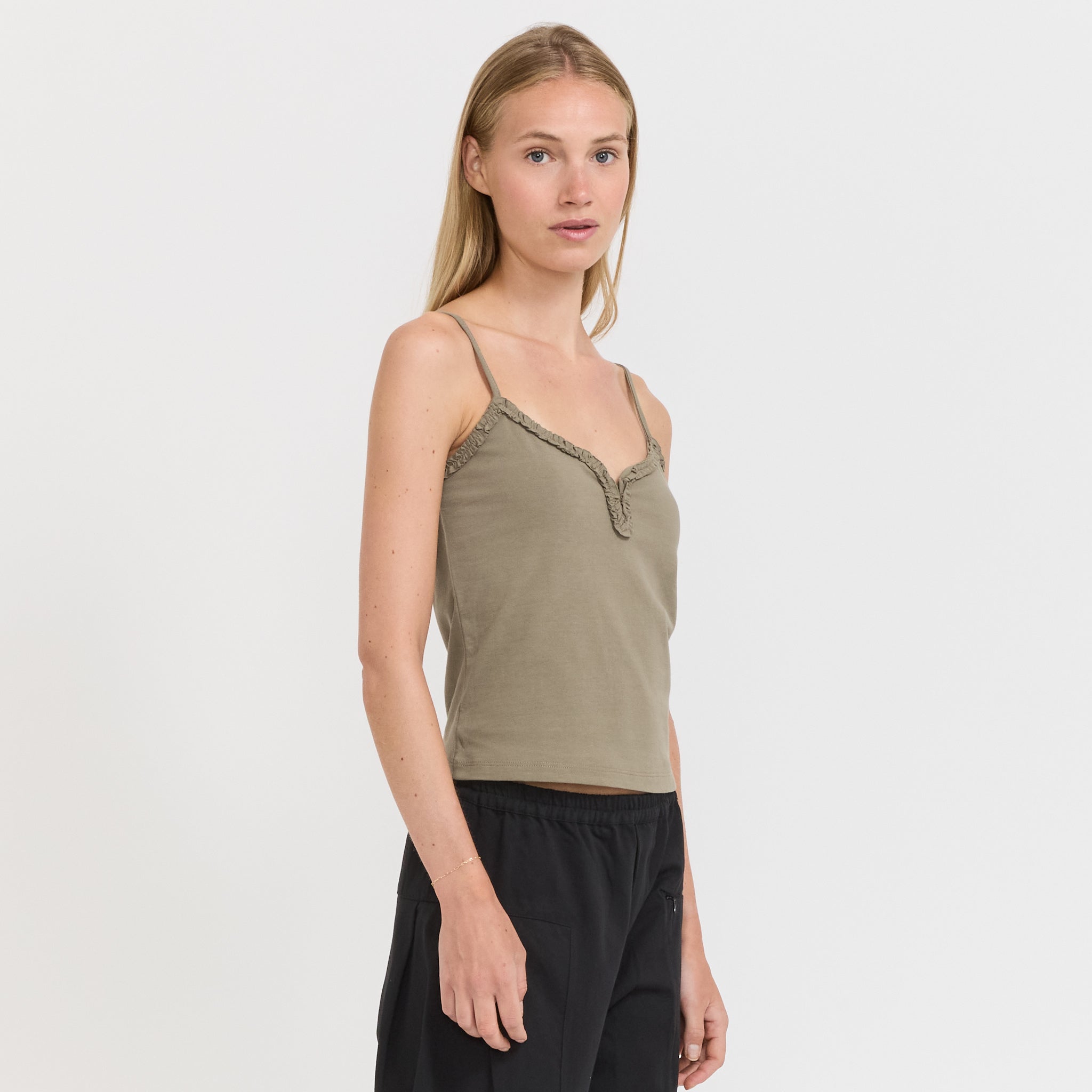 Deiji Studios | Clasp Singlet Khaki | Maplestore