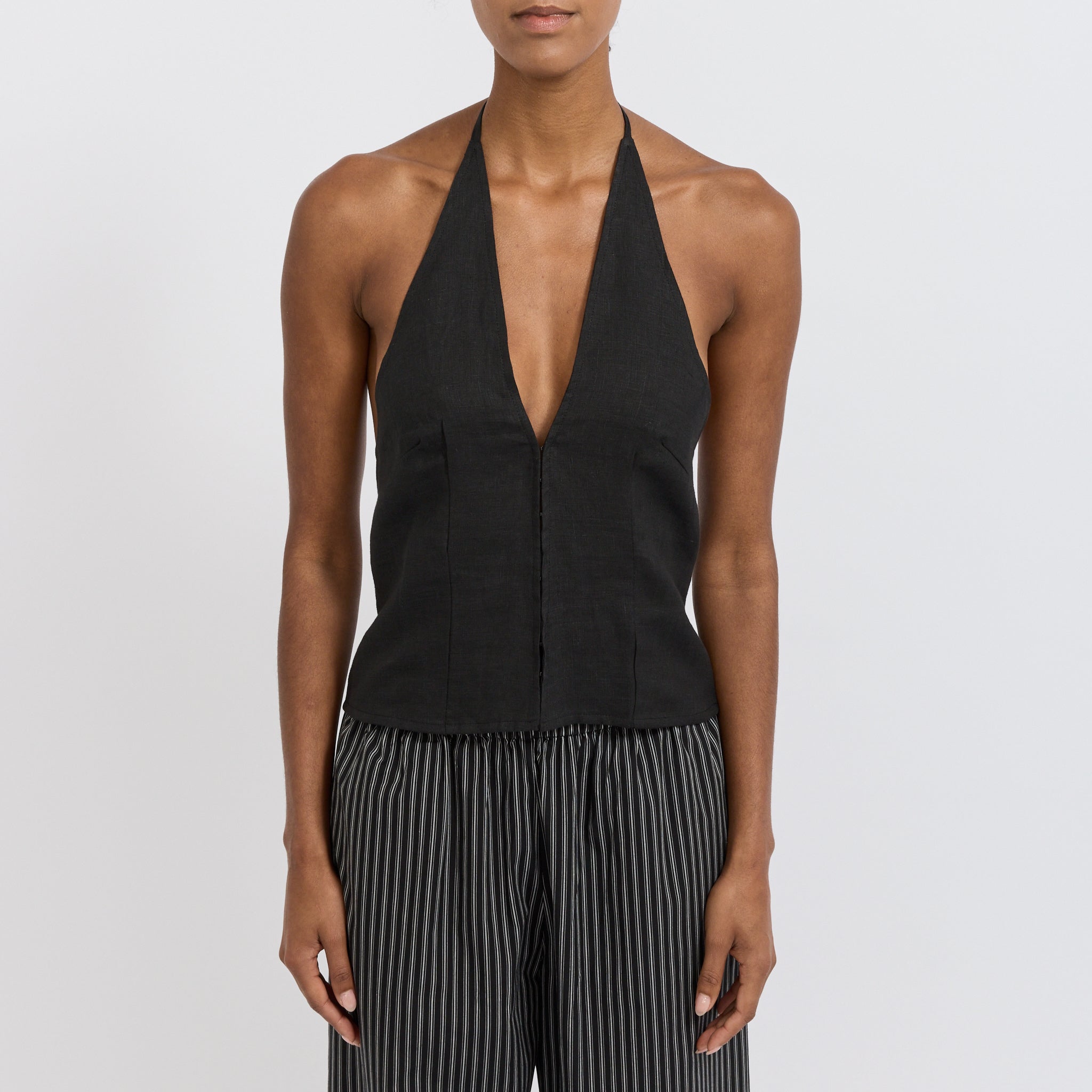 Close Halter Top Black