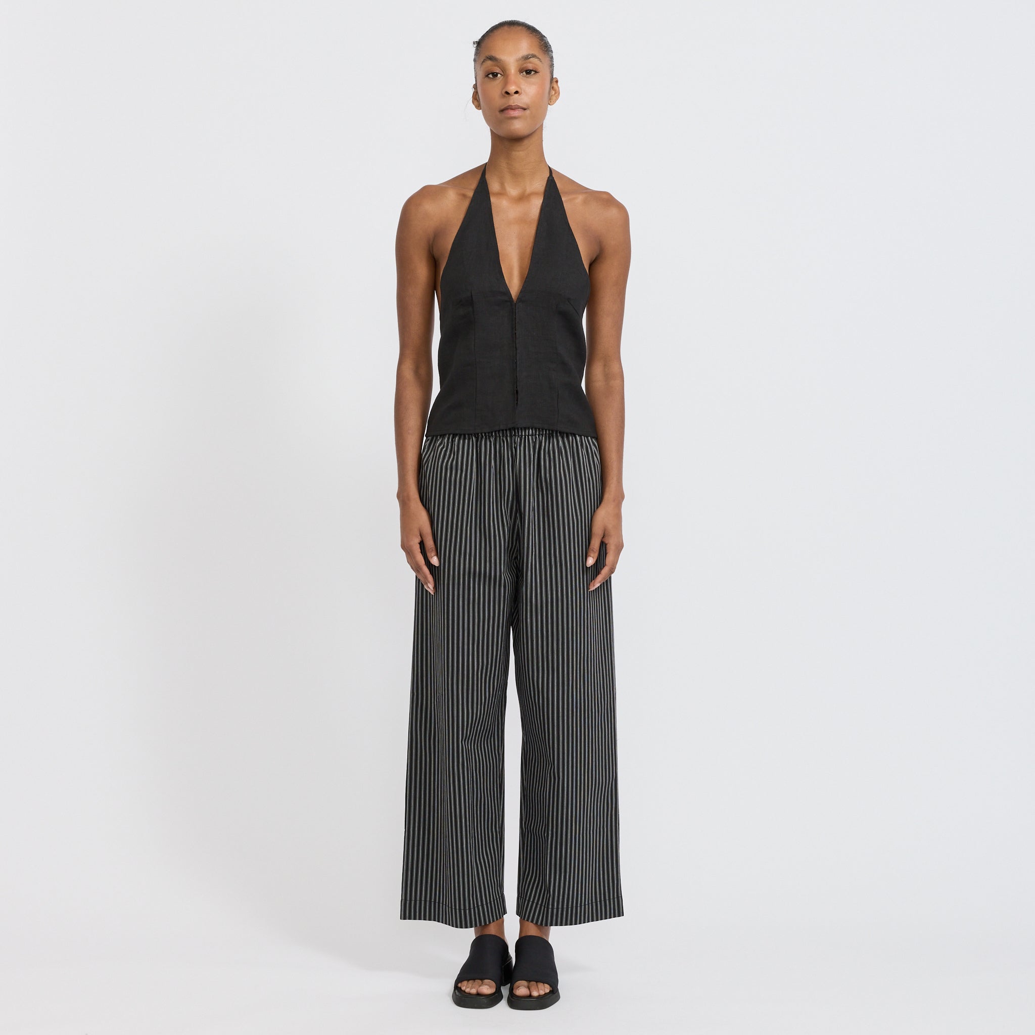 Close Halter Top Black