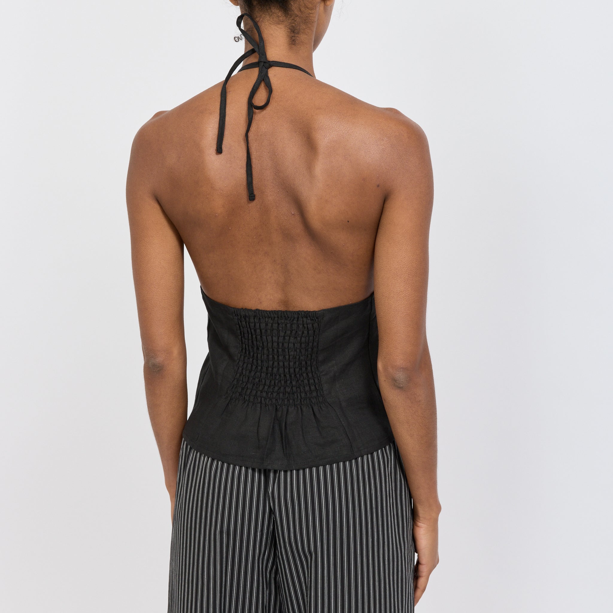 Close Halter Top Black