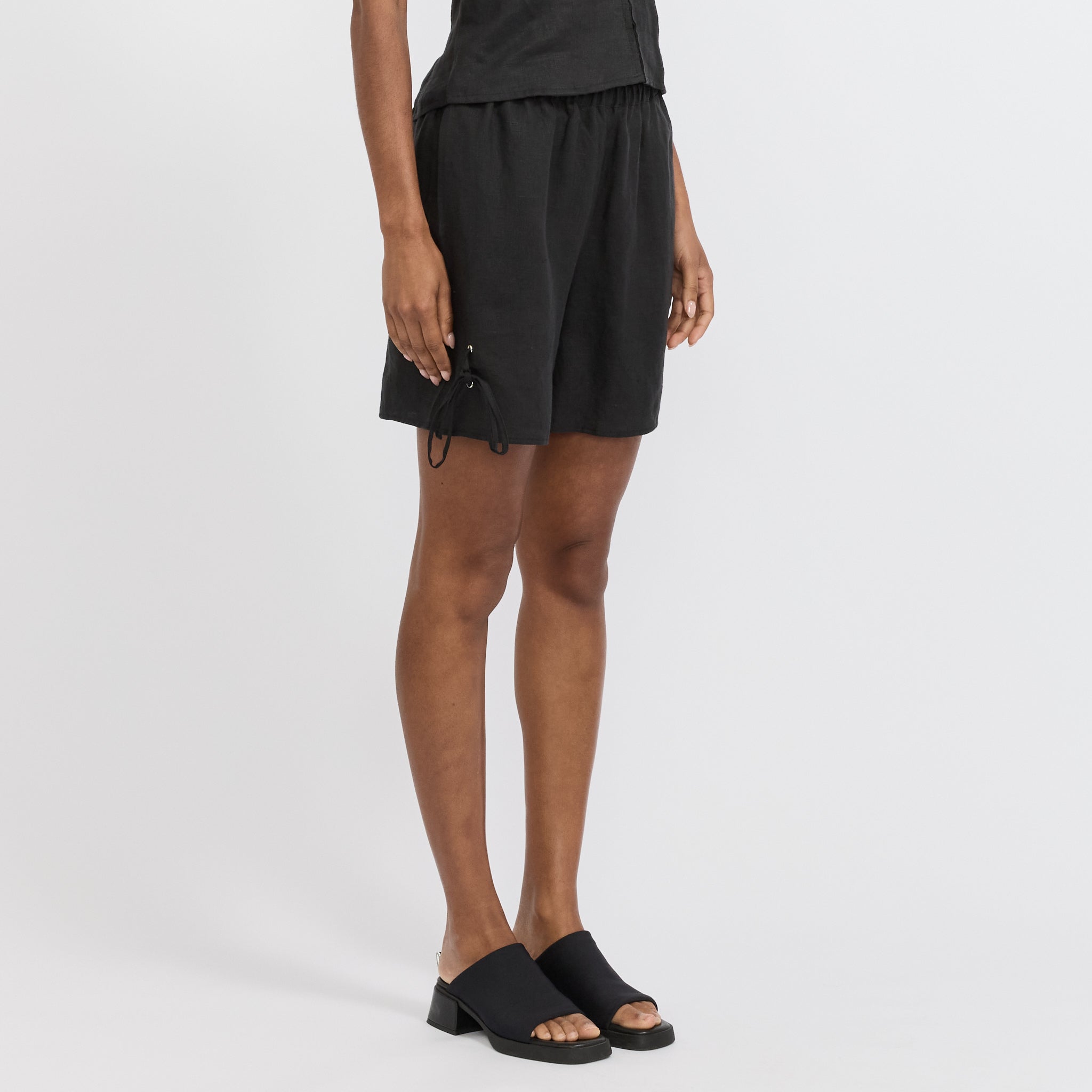 Eyelet Short Black