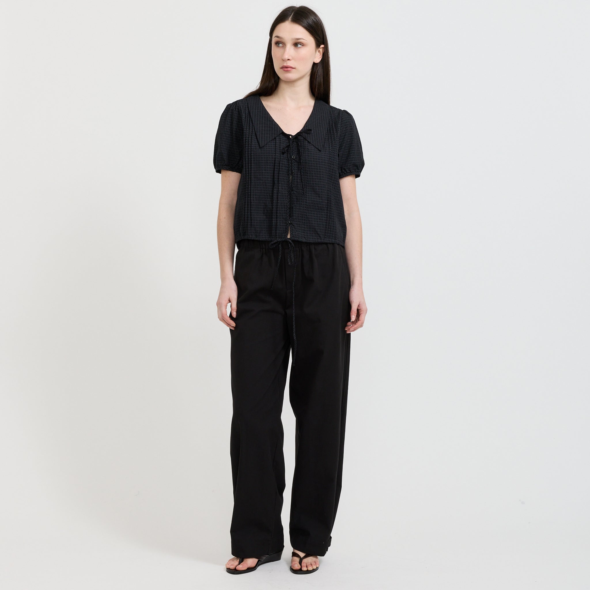 Fine Collar Top Mono Grid