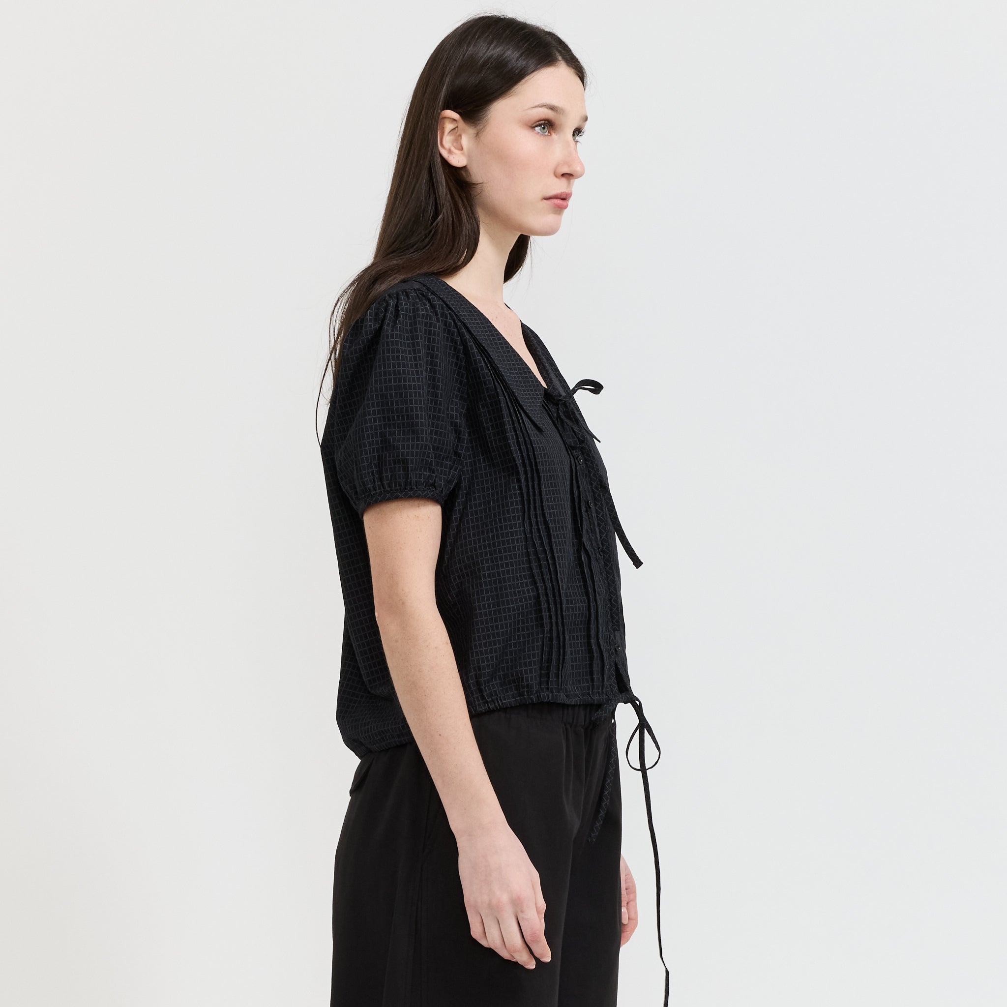 Fine Collar Top Mono Grid