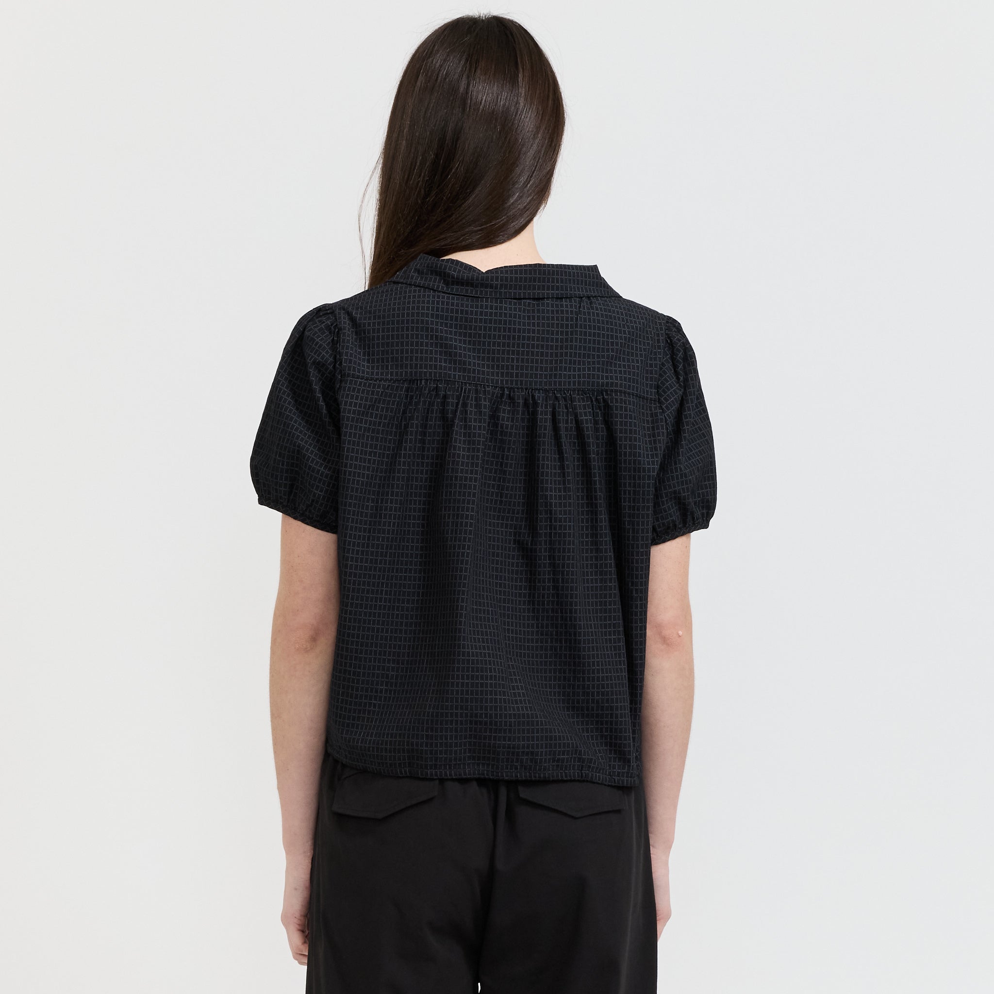 Fine Collar Top Mono Grid