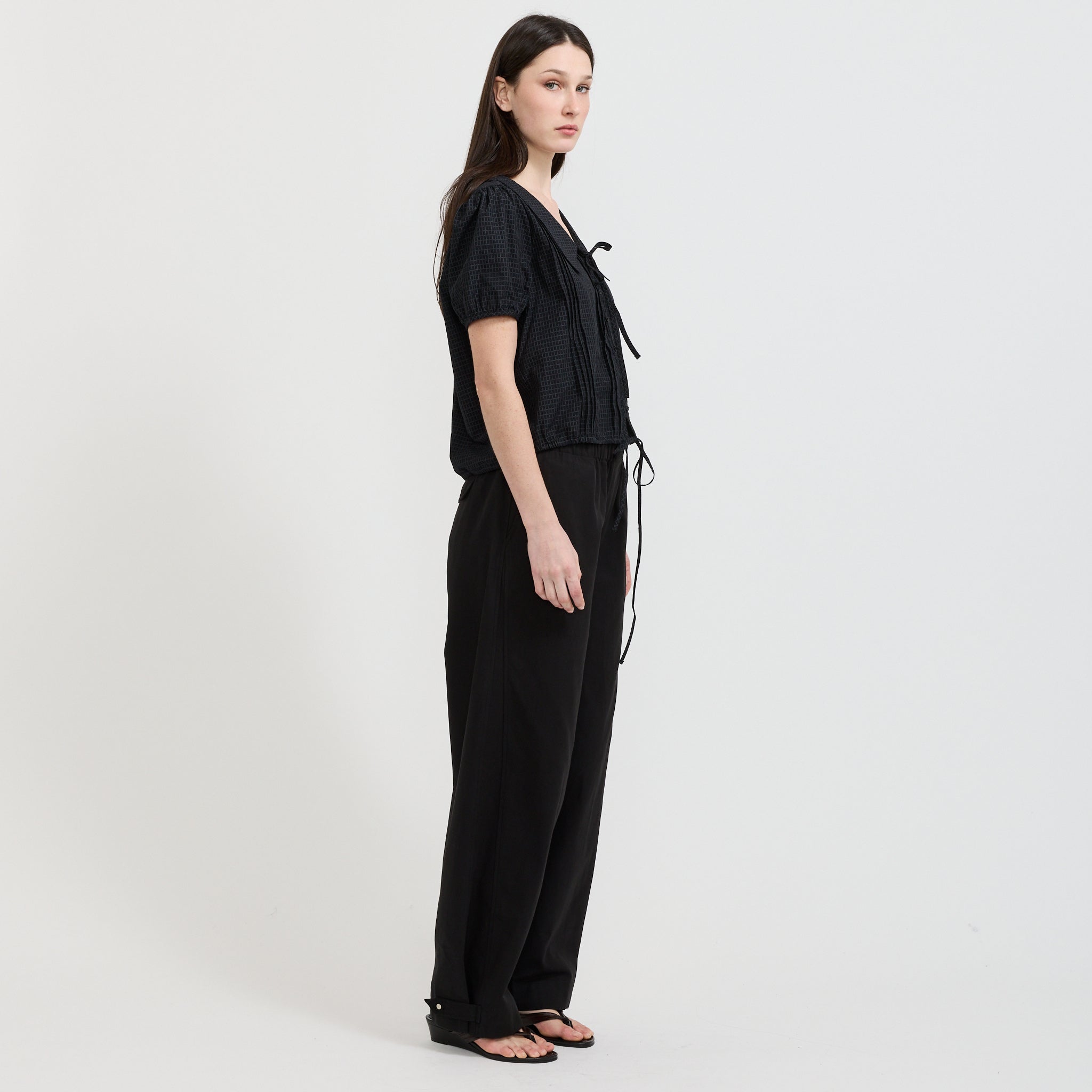 Fine Collar Top Mono Grid