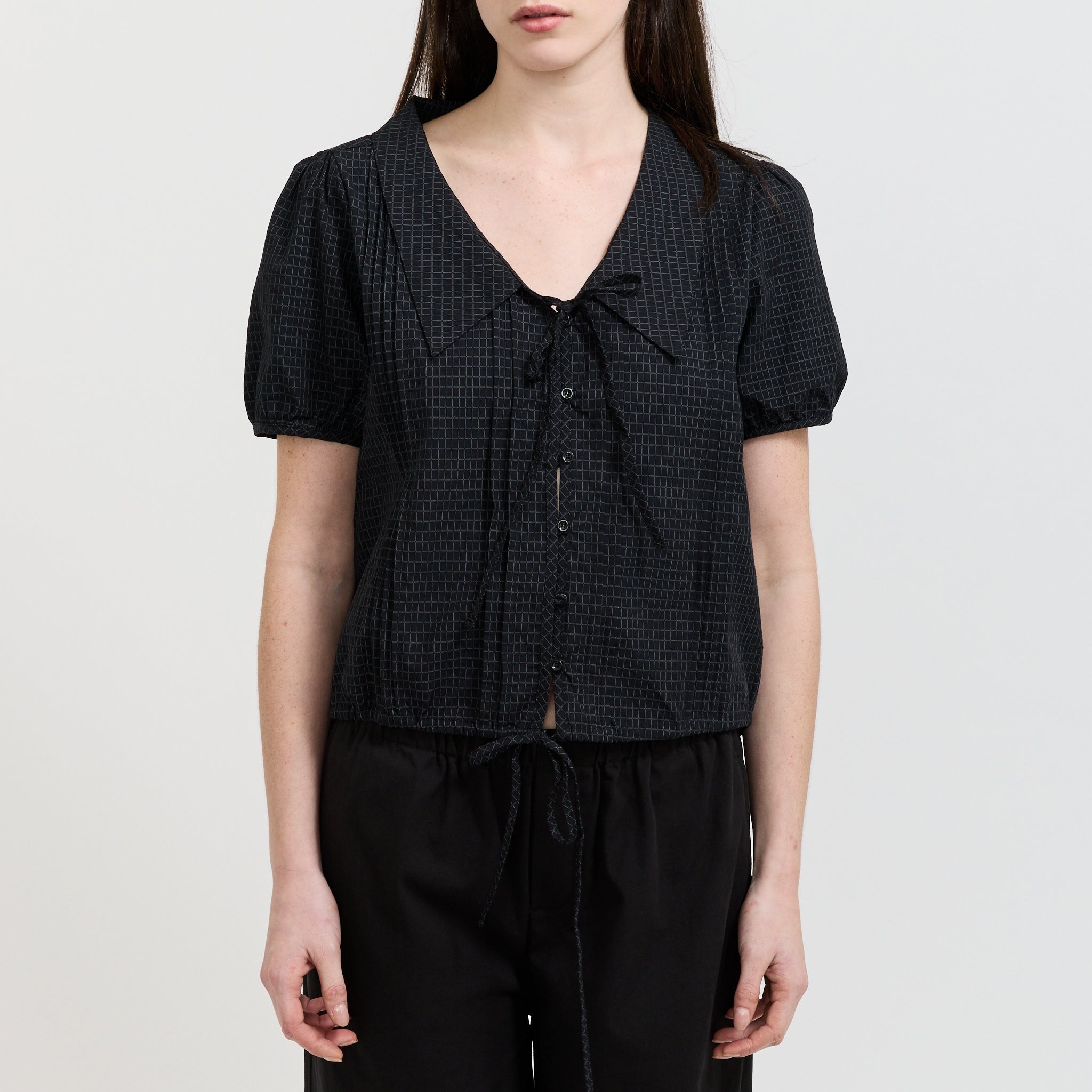 Fine Collar Top Mono Grid