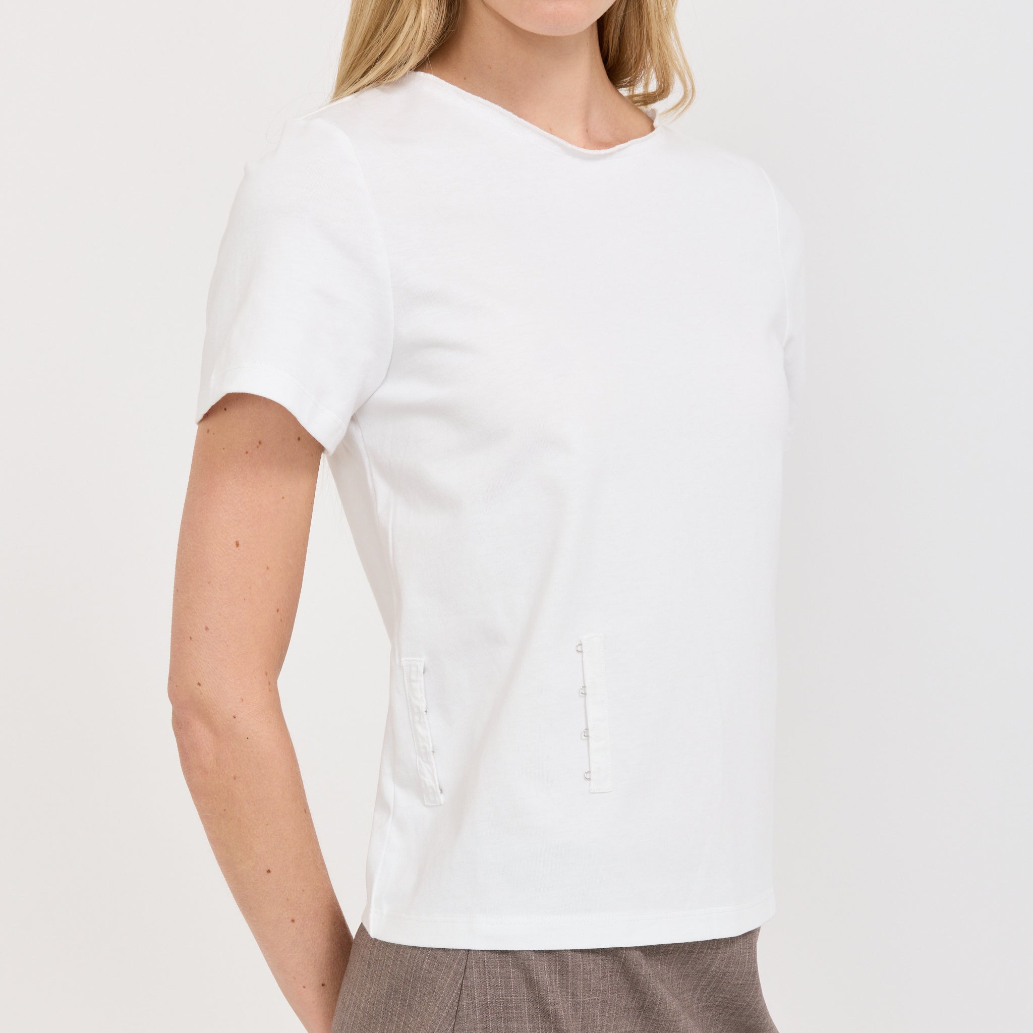 Deiji Studios | Pinch Tee White | Maplestore