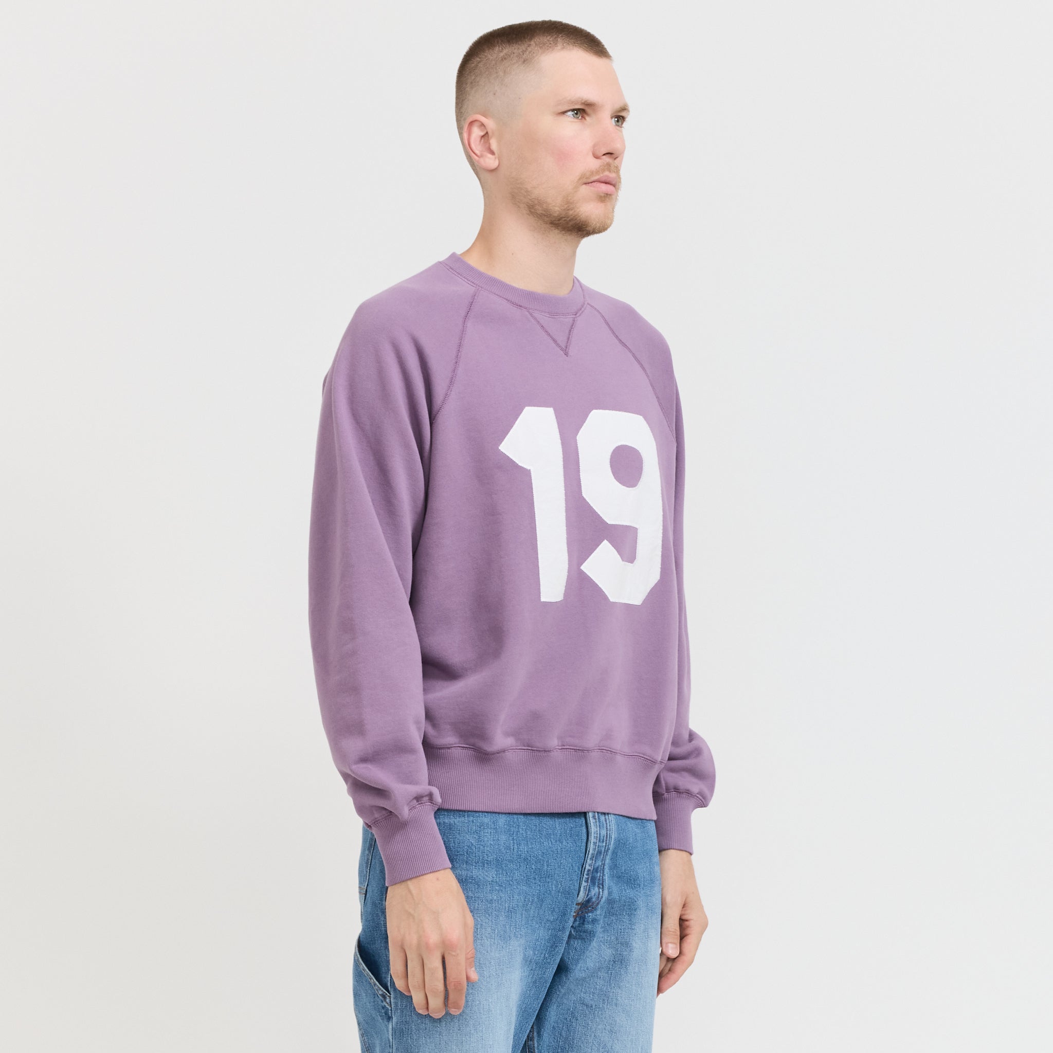 Raglan Sweatshirt '1977' Applique Faded Purple