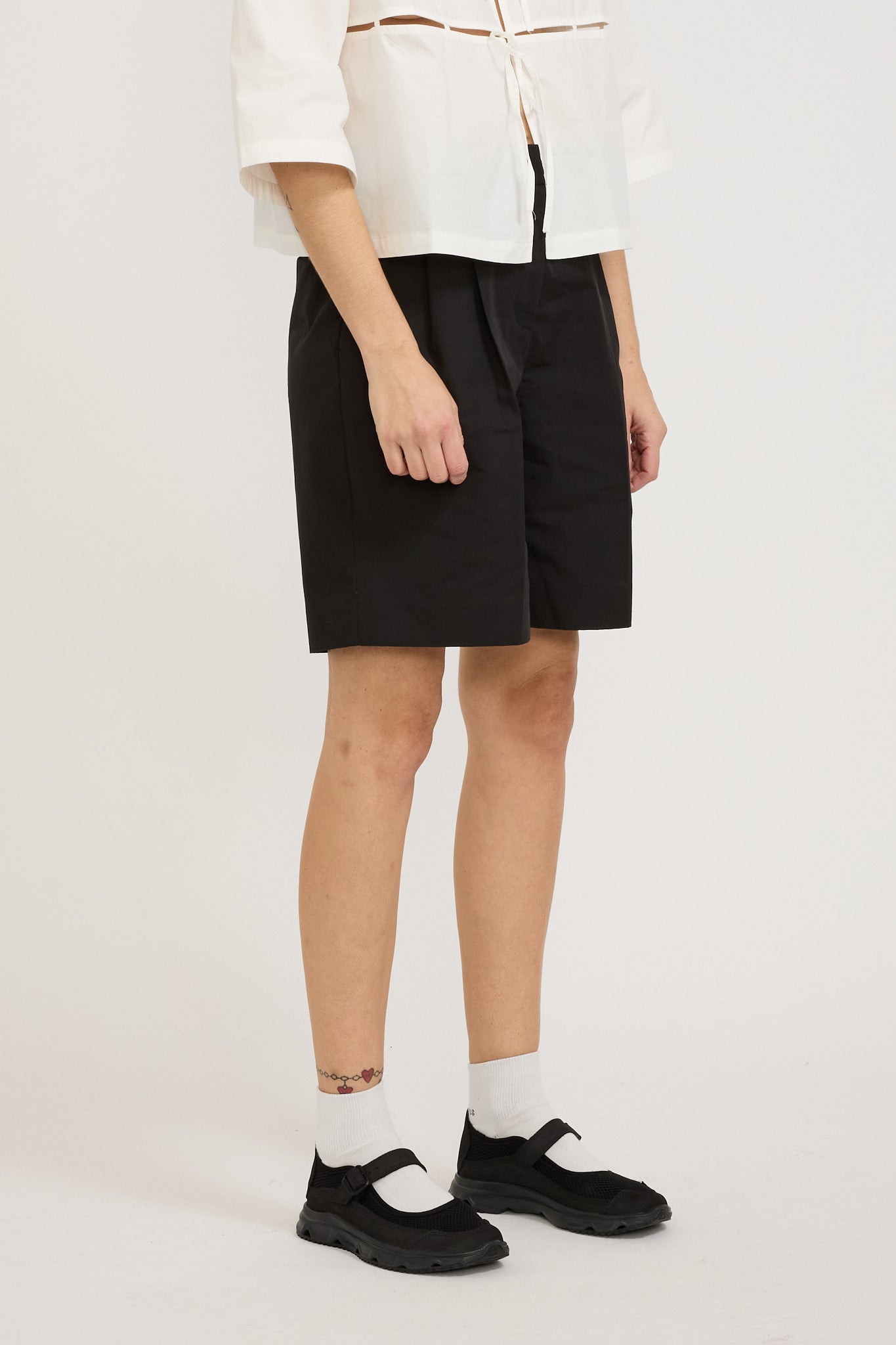 Dunst | Bermuda Chino Shorts Black | Maplestore