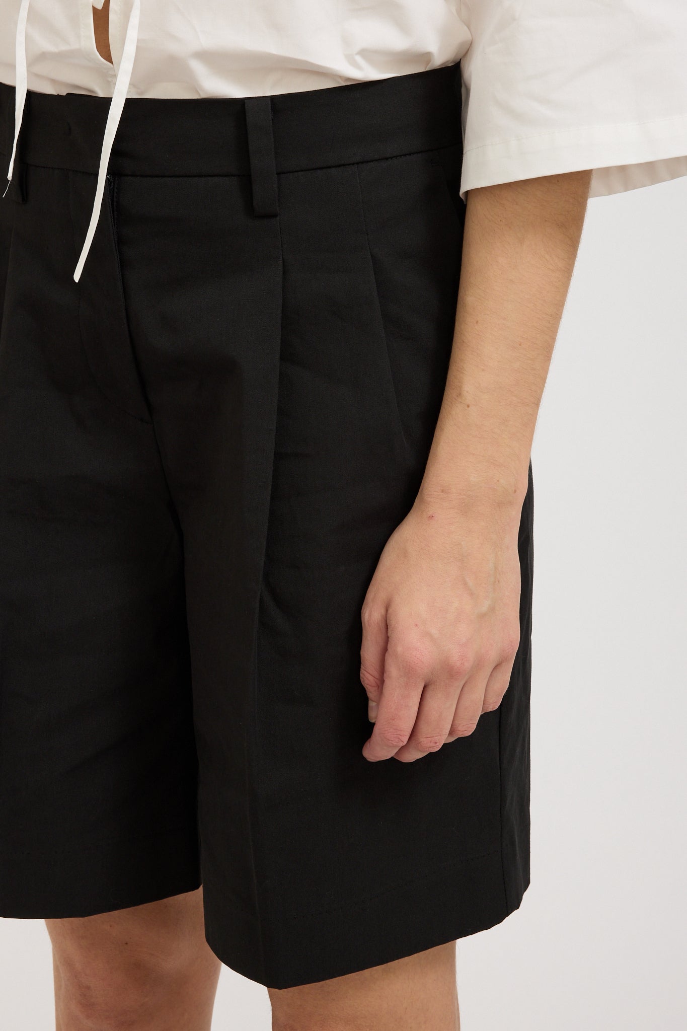 Dunst | Bermuda Chino Shorts Black | Maplestore