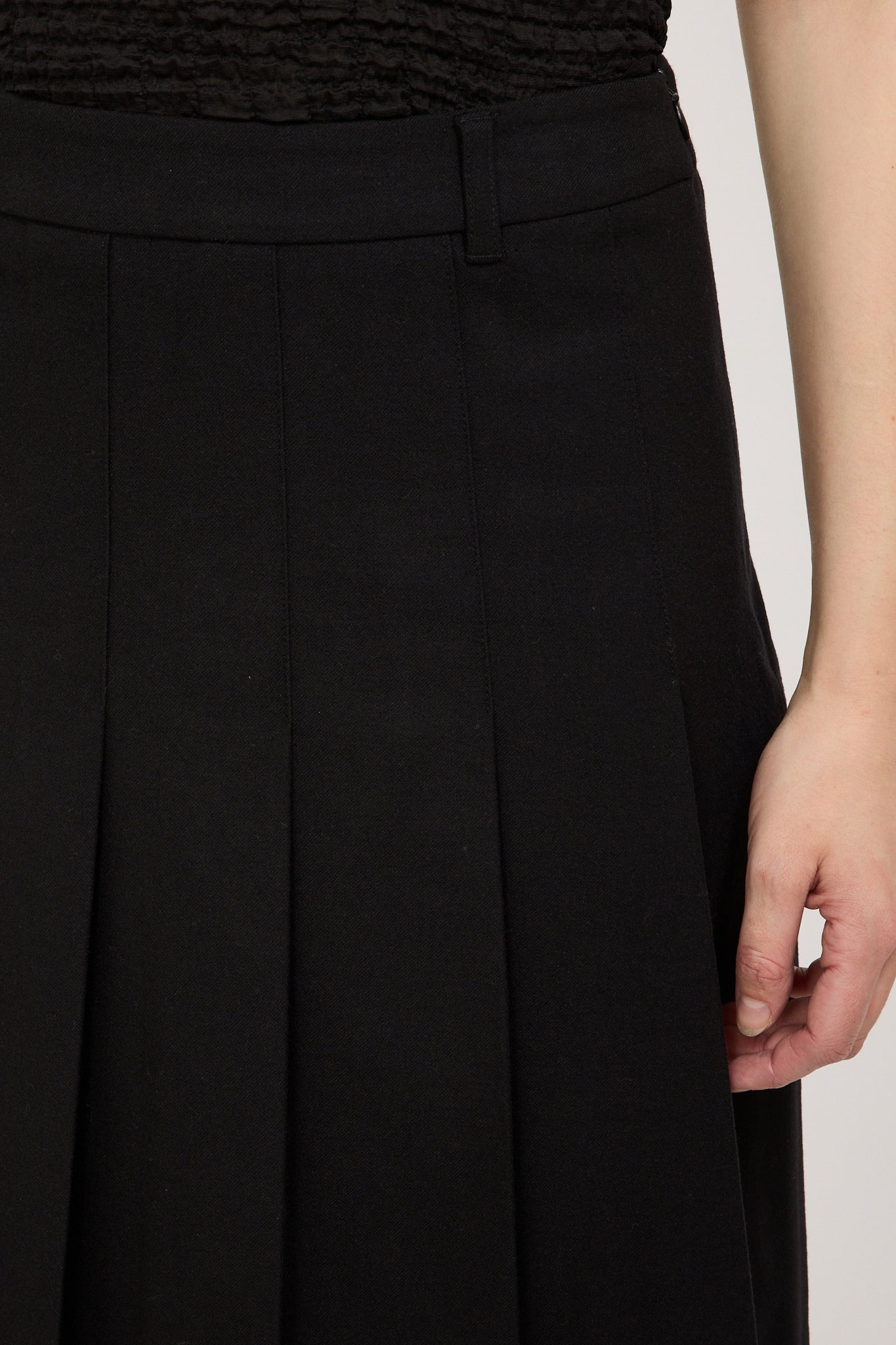 Dunst | Flannel Pleats Midi Skirt Black | Maplestore