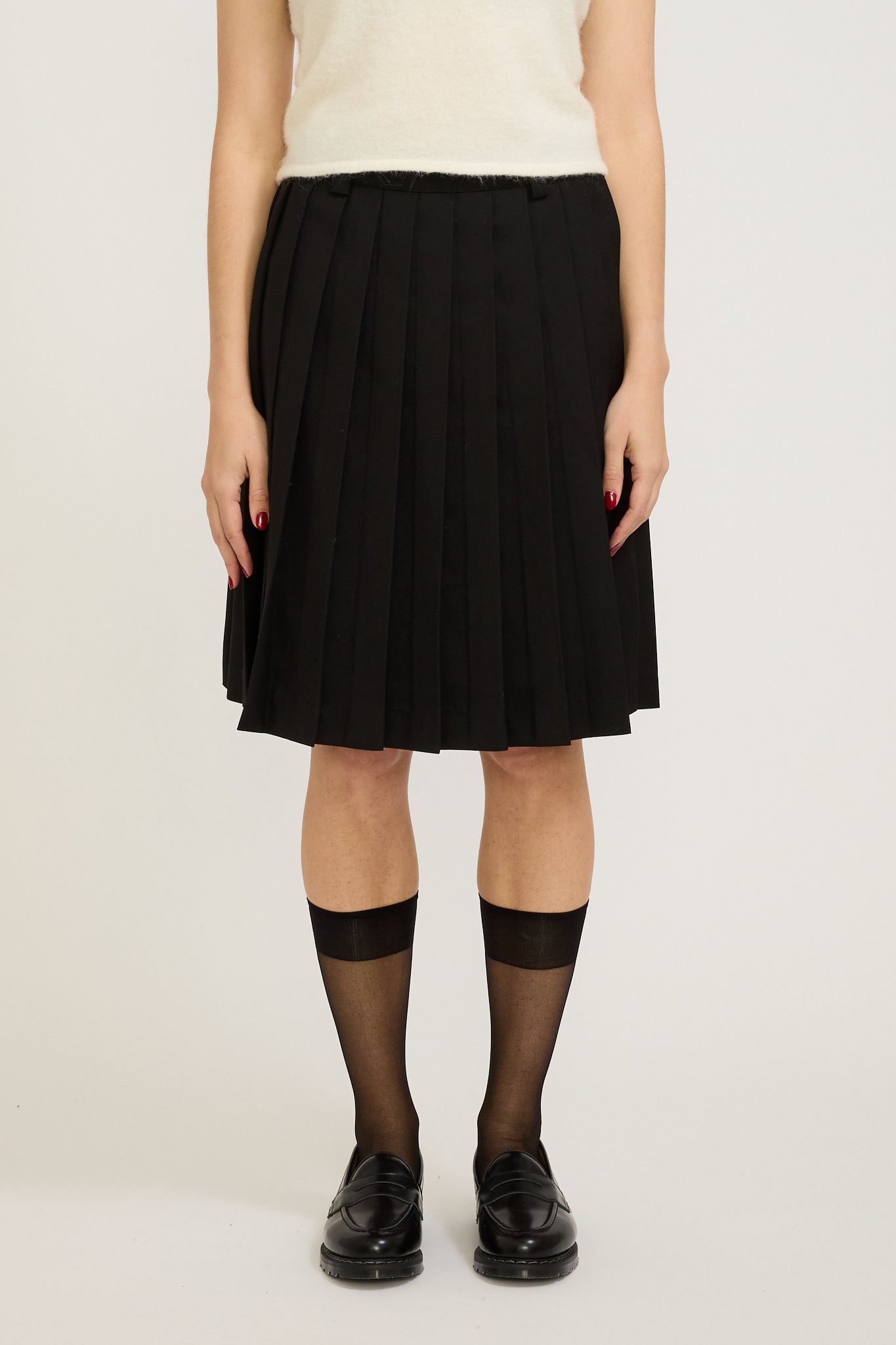 Black pleated skirt knee hotsell