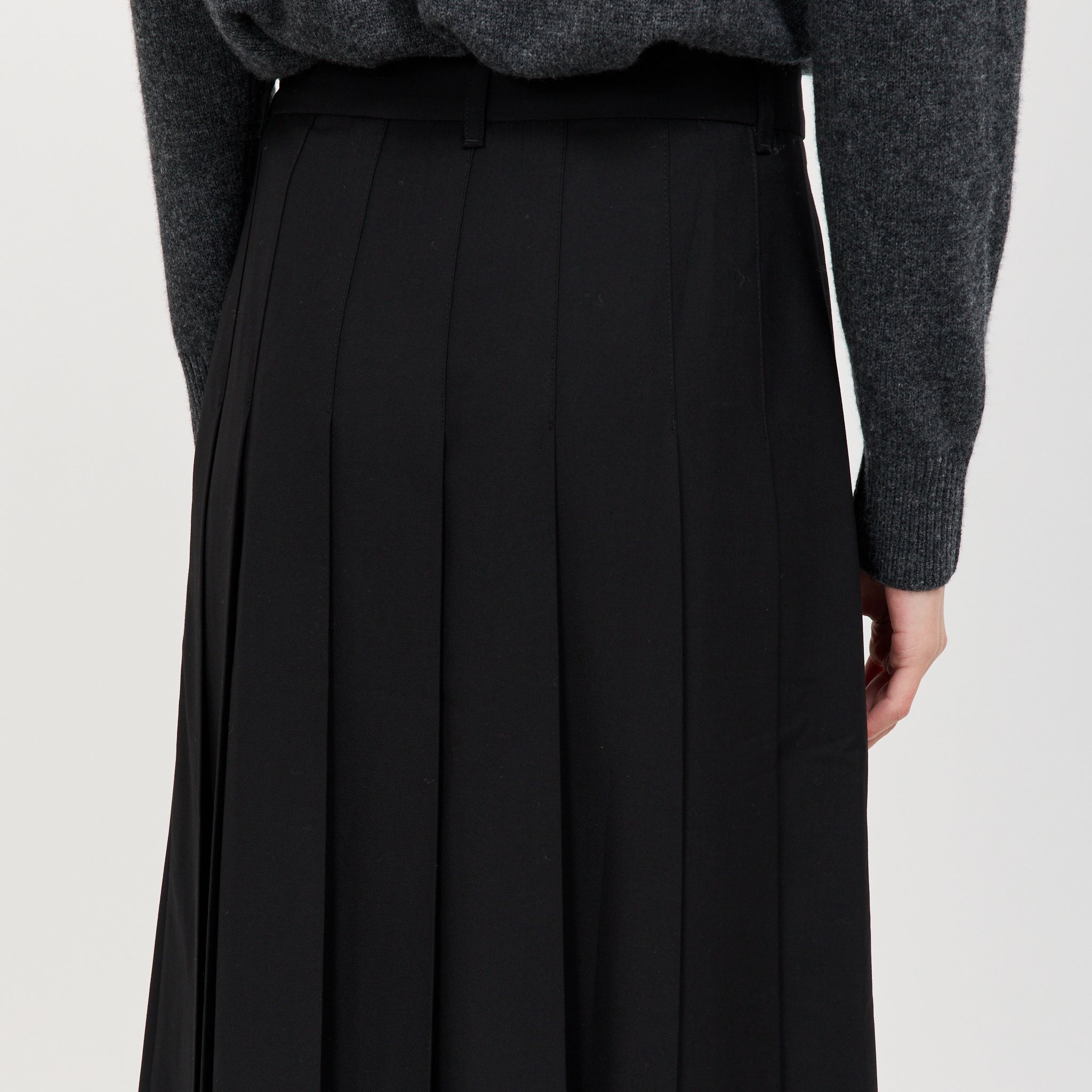 Pleats Long Skirt Black