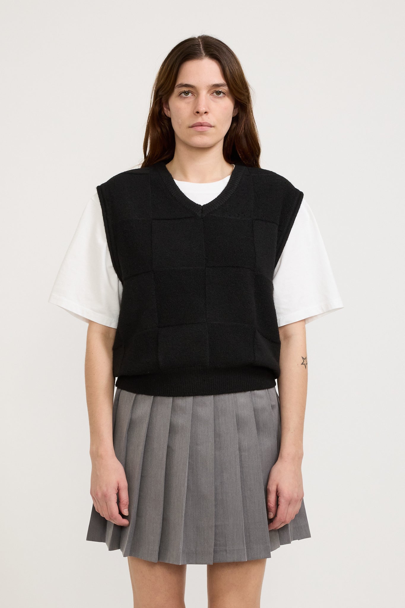 Dunst | Unisex Essential Knit Vest Black | Maplestore