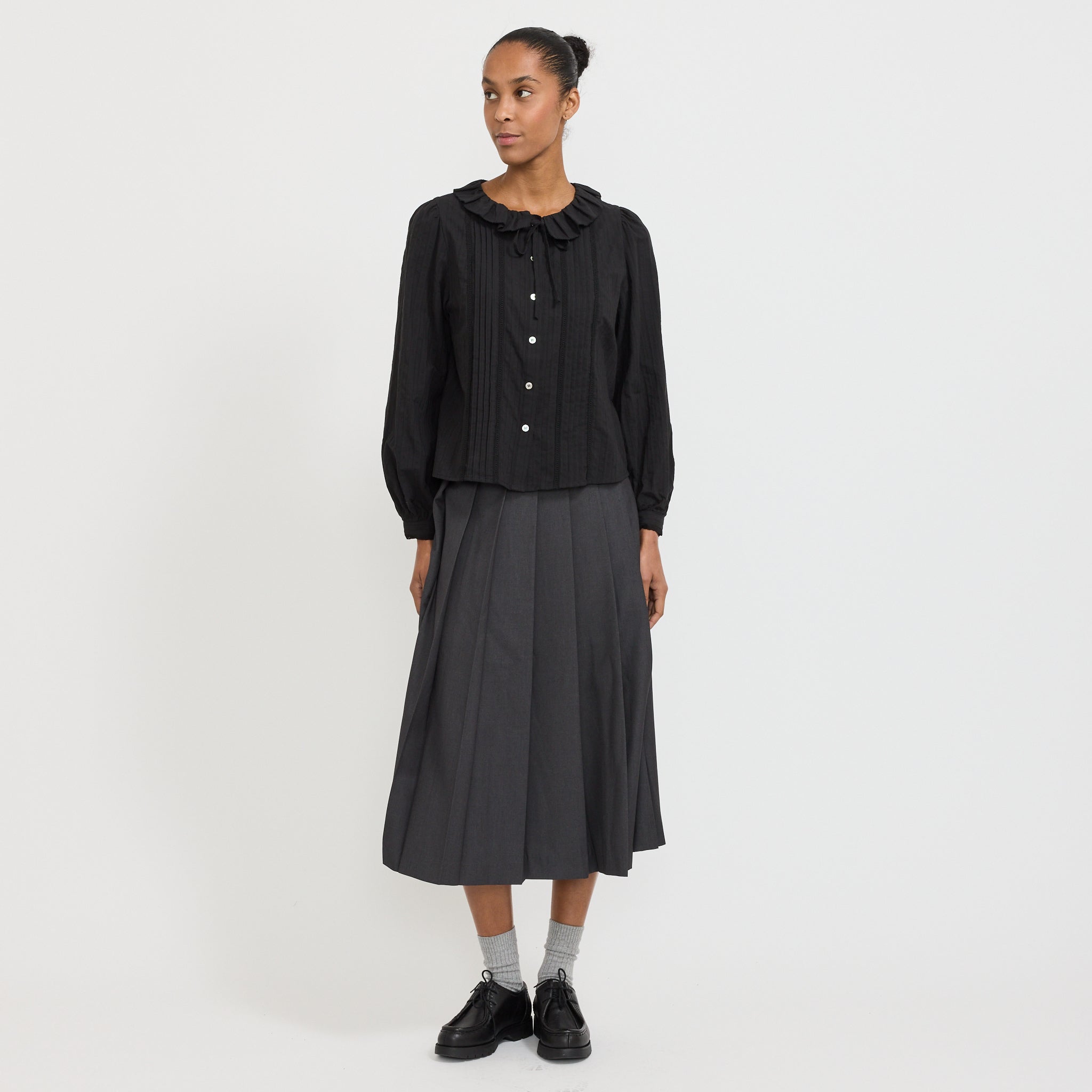 Dunst | Vintage Ruffle Blouse Black | Maplestore
