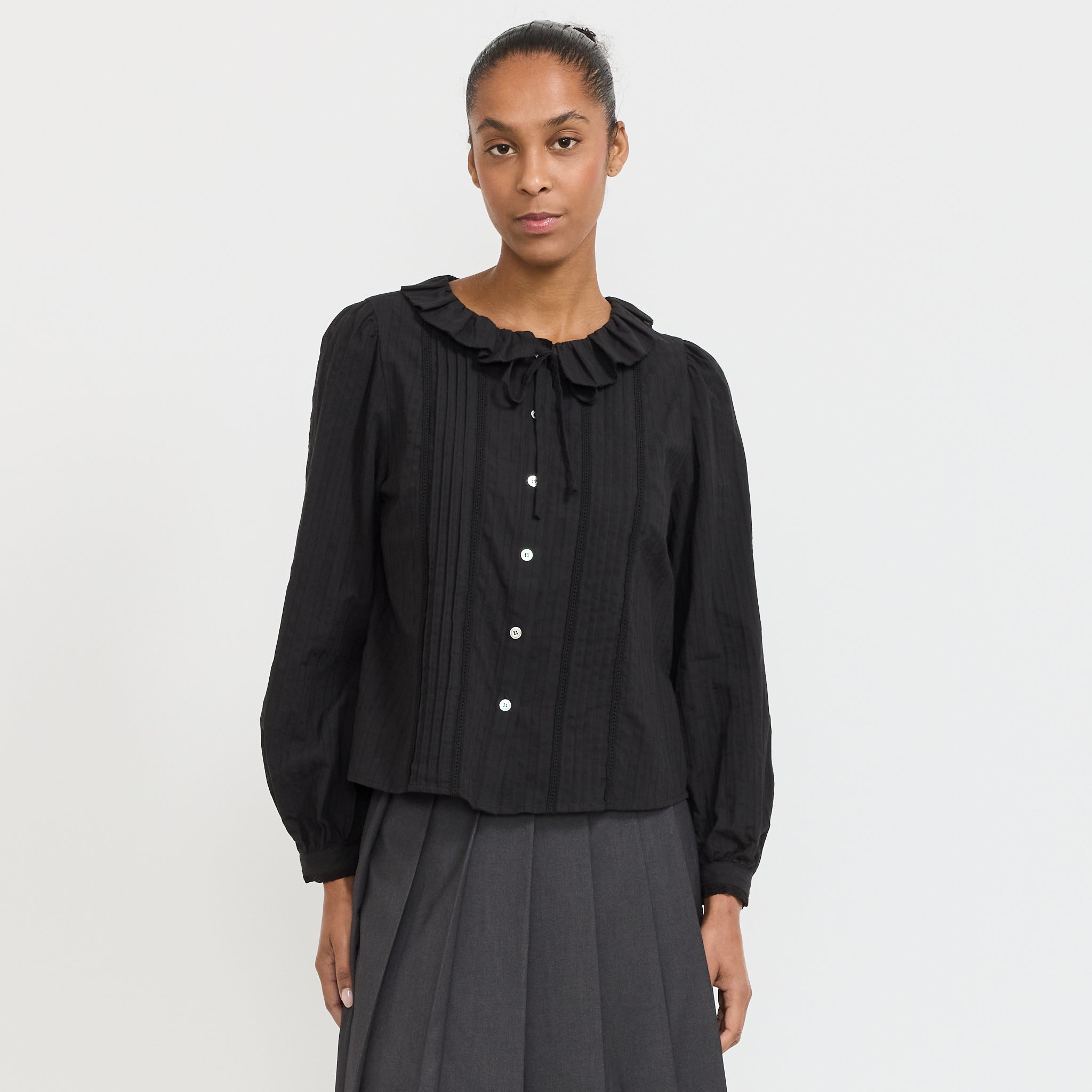 Dunst | Vintage Ruffle Blouse Black | Maplestore