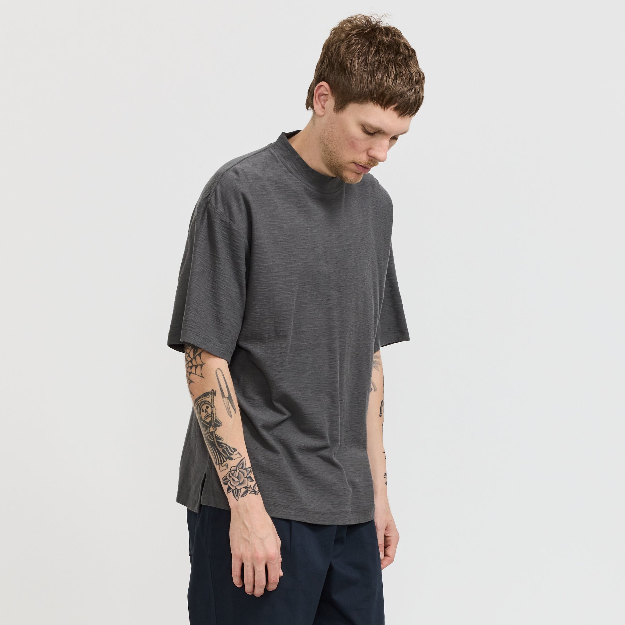Eastlogue | Mock Neck T-Shirt Charcoal | Maplestore