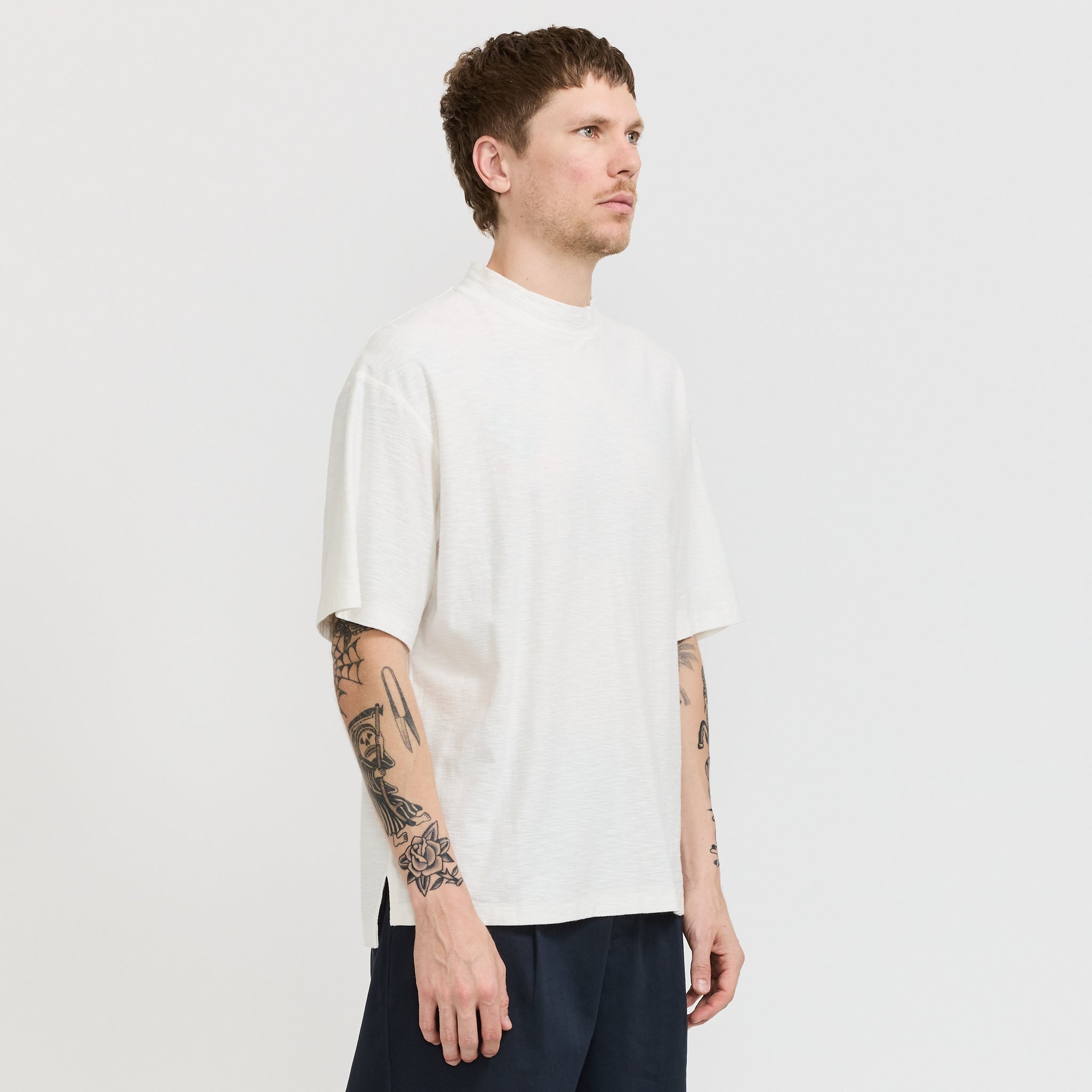 Eastlogue | Mock Neck T-Shirt Off White | Maplestore
