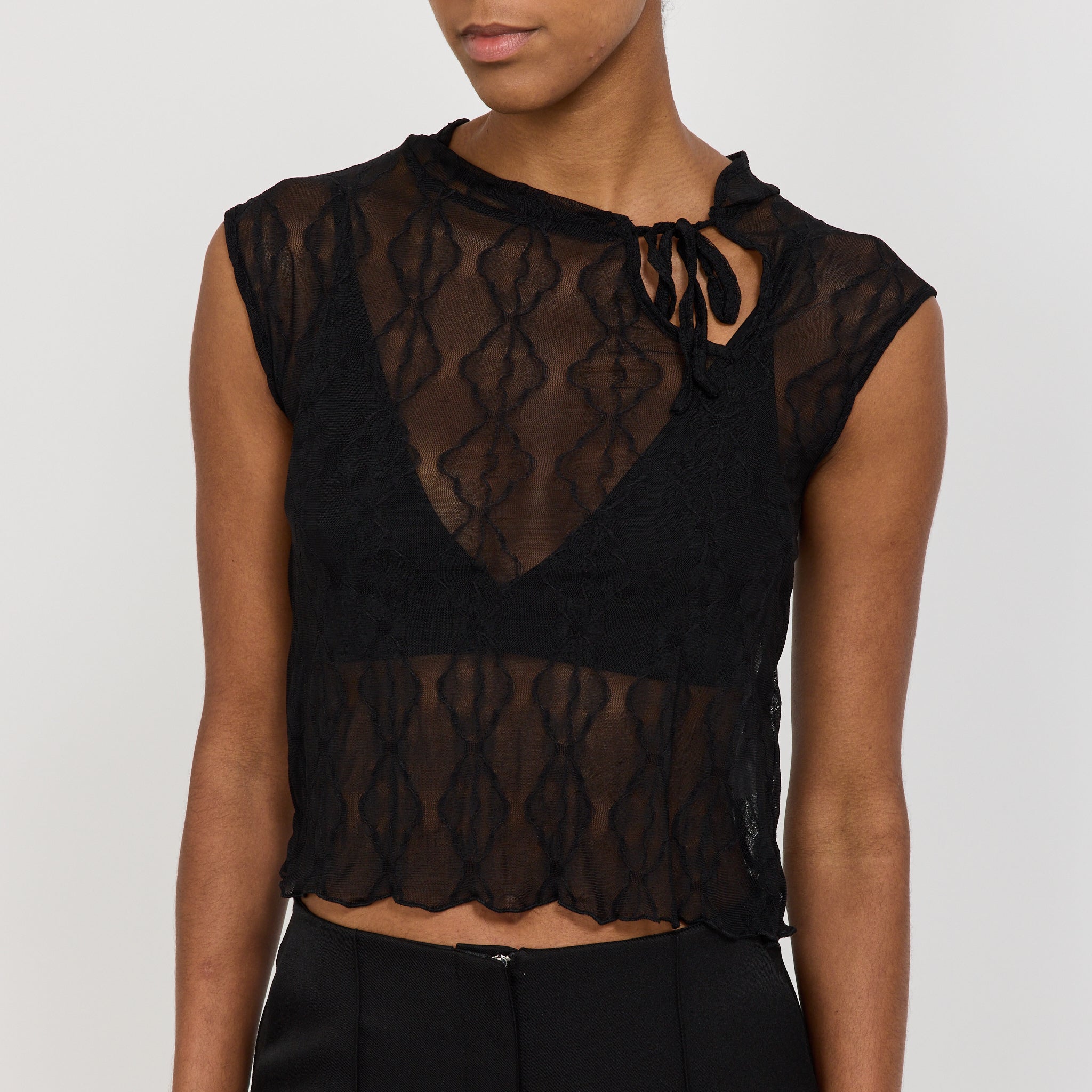 Find Me Now | Mariposa Key Hole Tee Night | Maplestore
