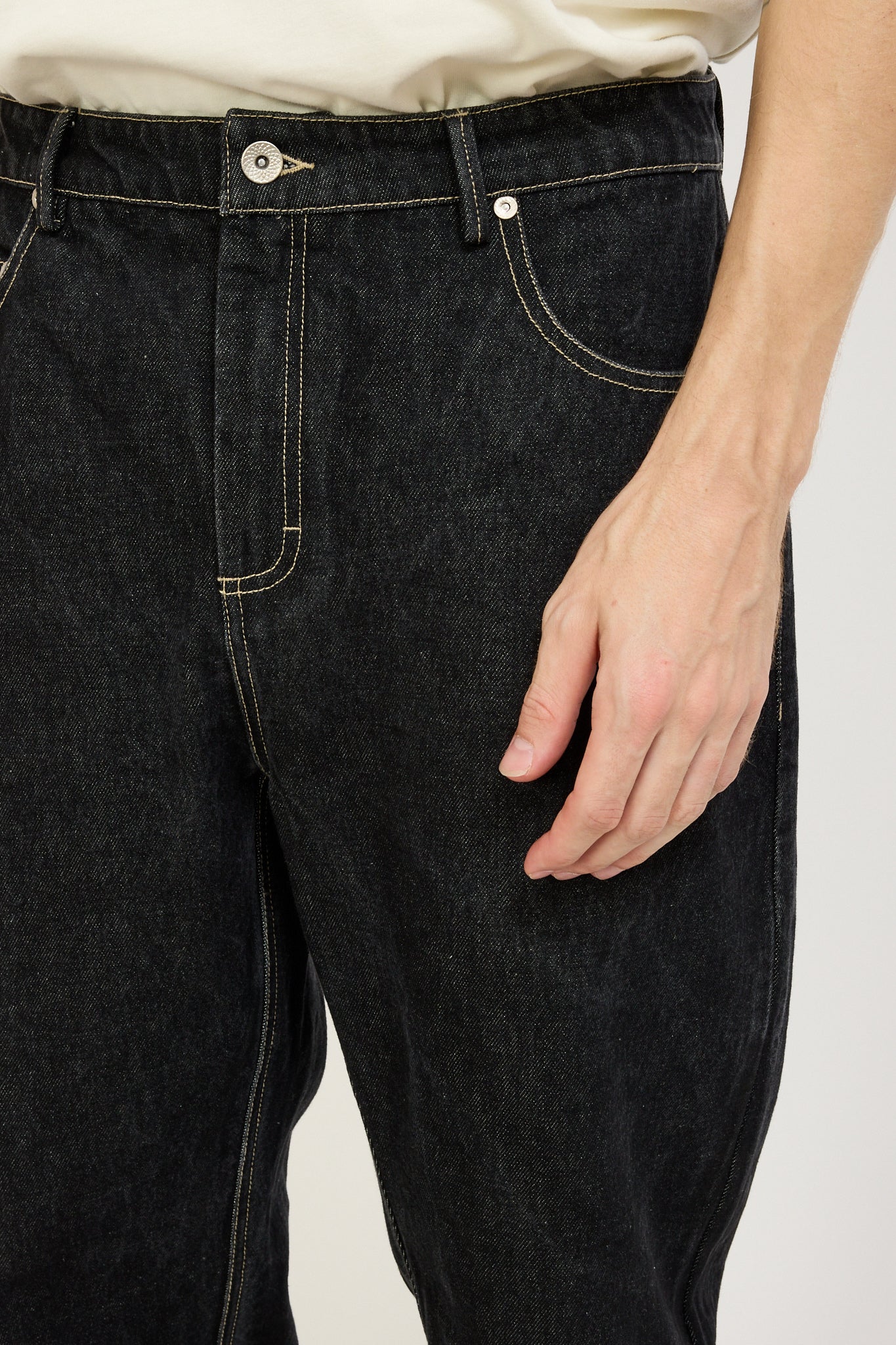 Barrel Leg Jean Black Washed Denim