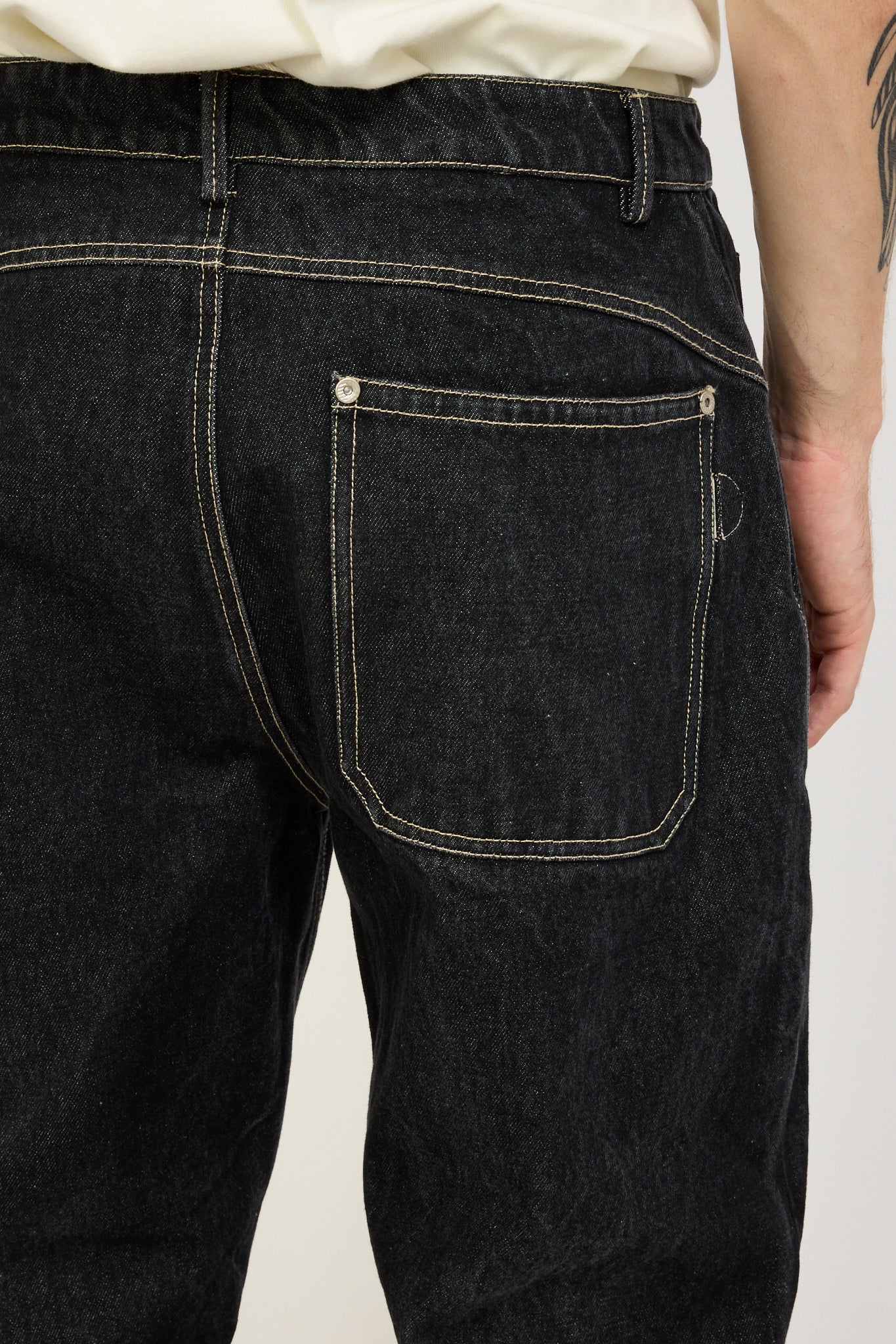 Barrel Leg Jean Black Washed Denim