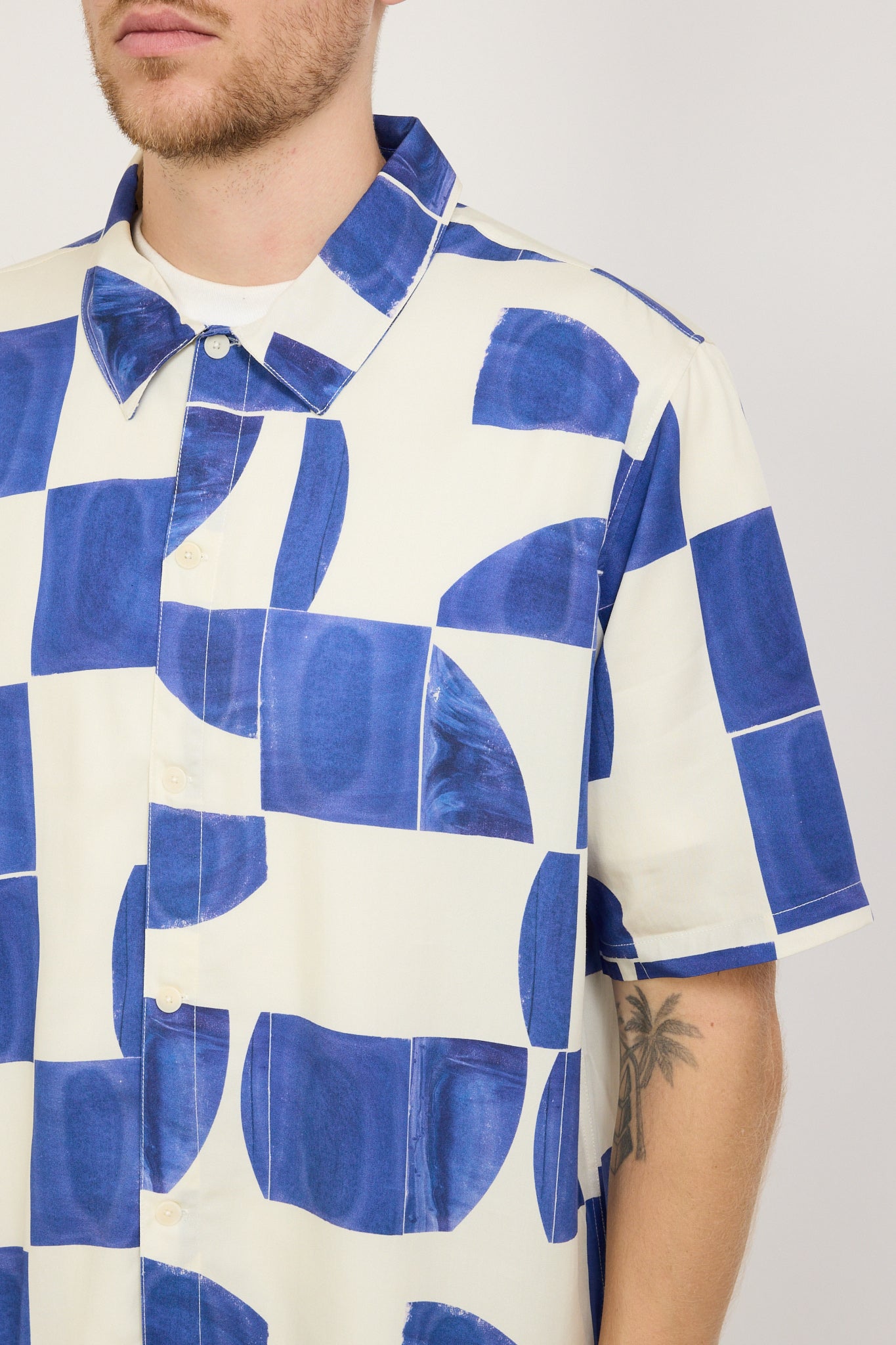 Gabe Shirt Blue Tile Print KG