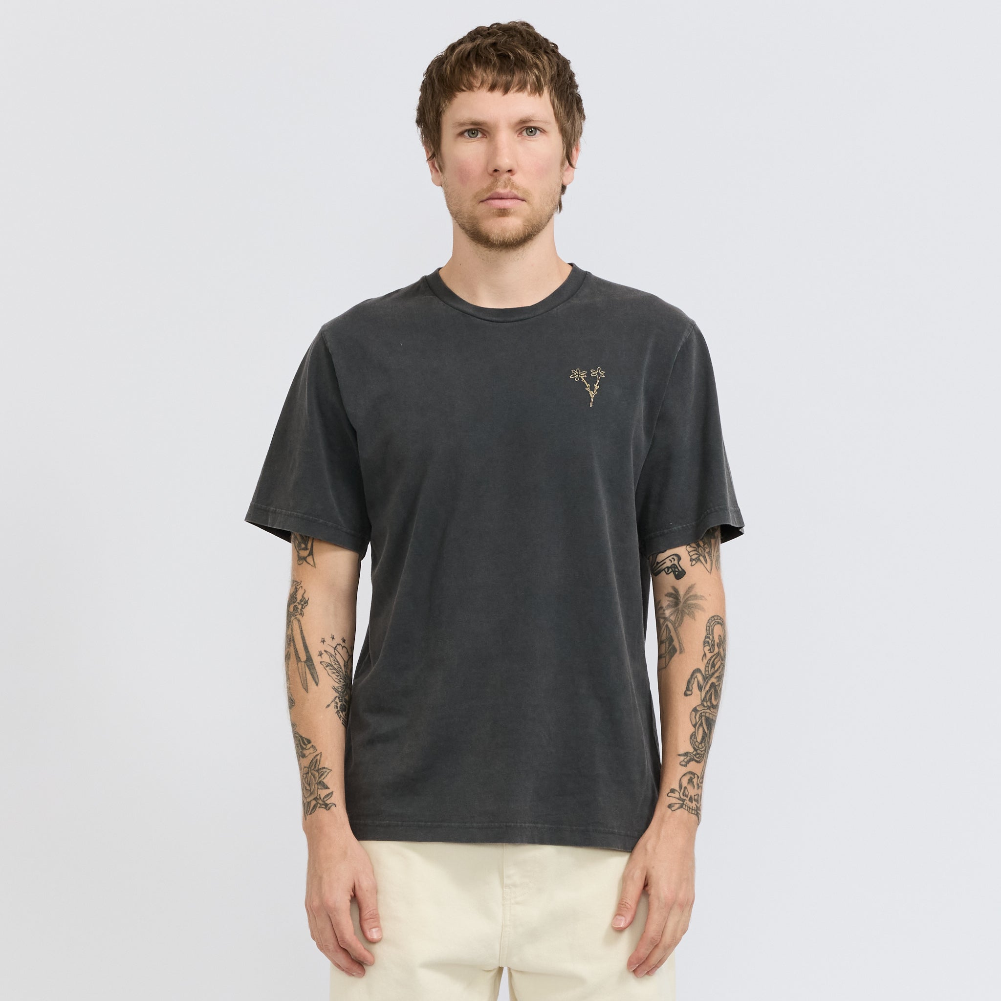 Foret | Bouquet T-Shirt Washed Black | Maplestore