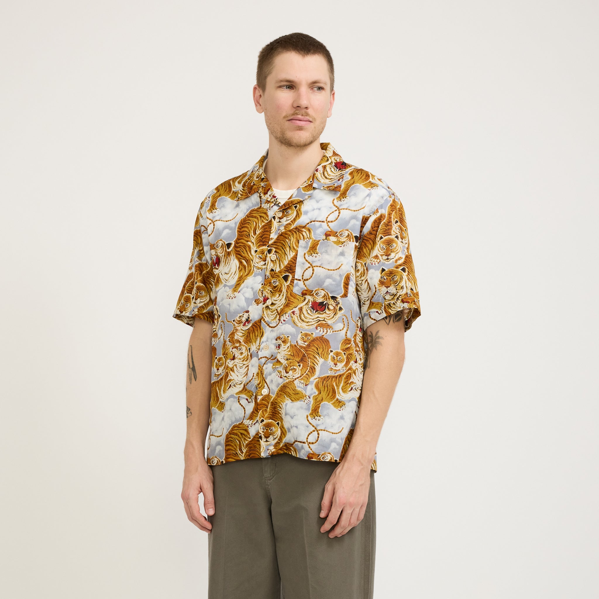 Frizmworks | Tiger Hawaiian Half Shirt Gray | Maplestore