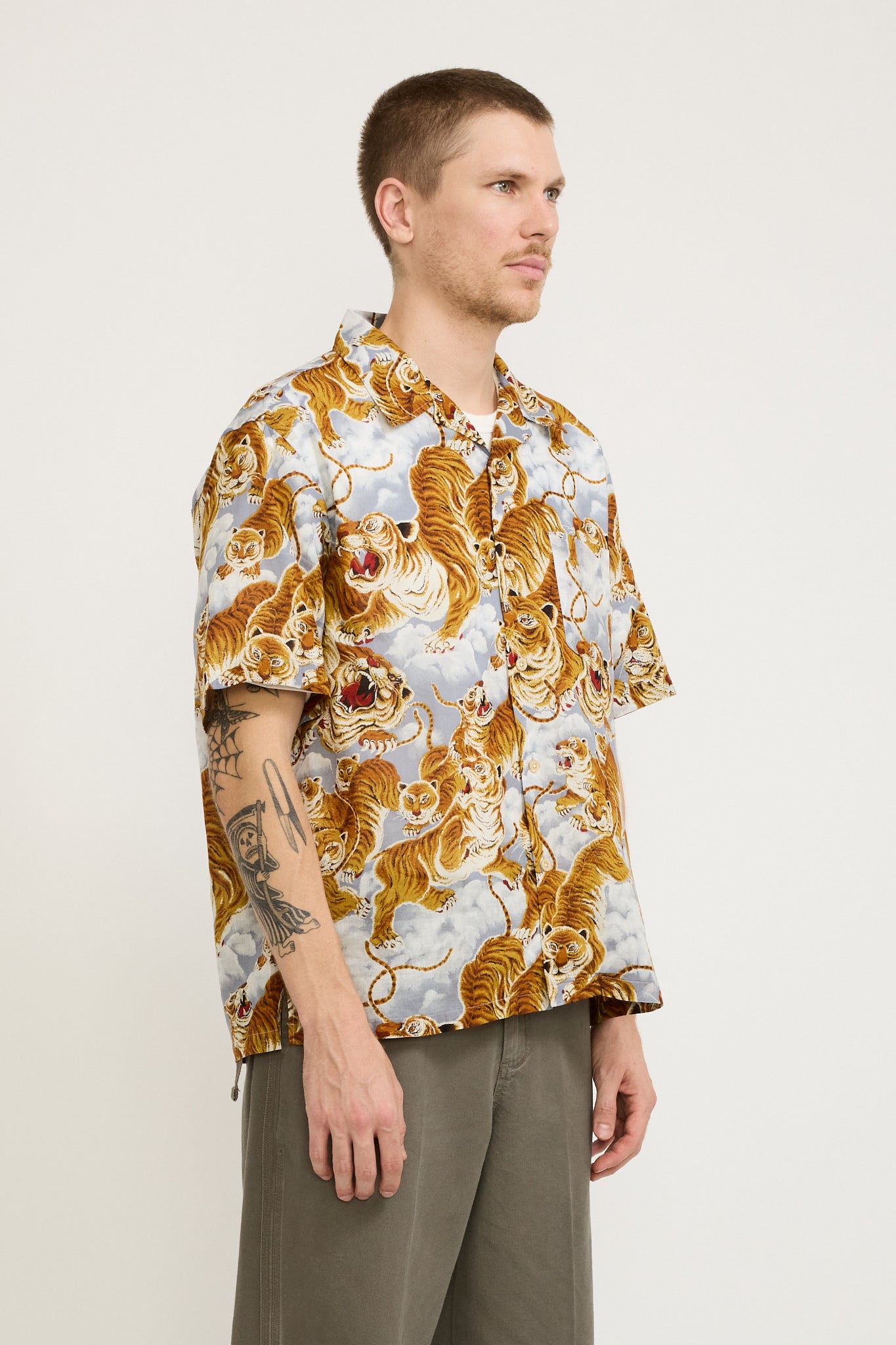 Tiger Hawaiian Half Shirt Gray