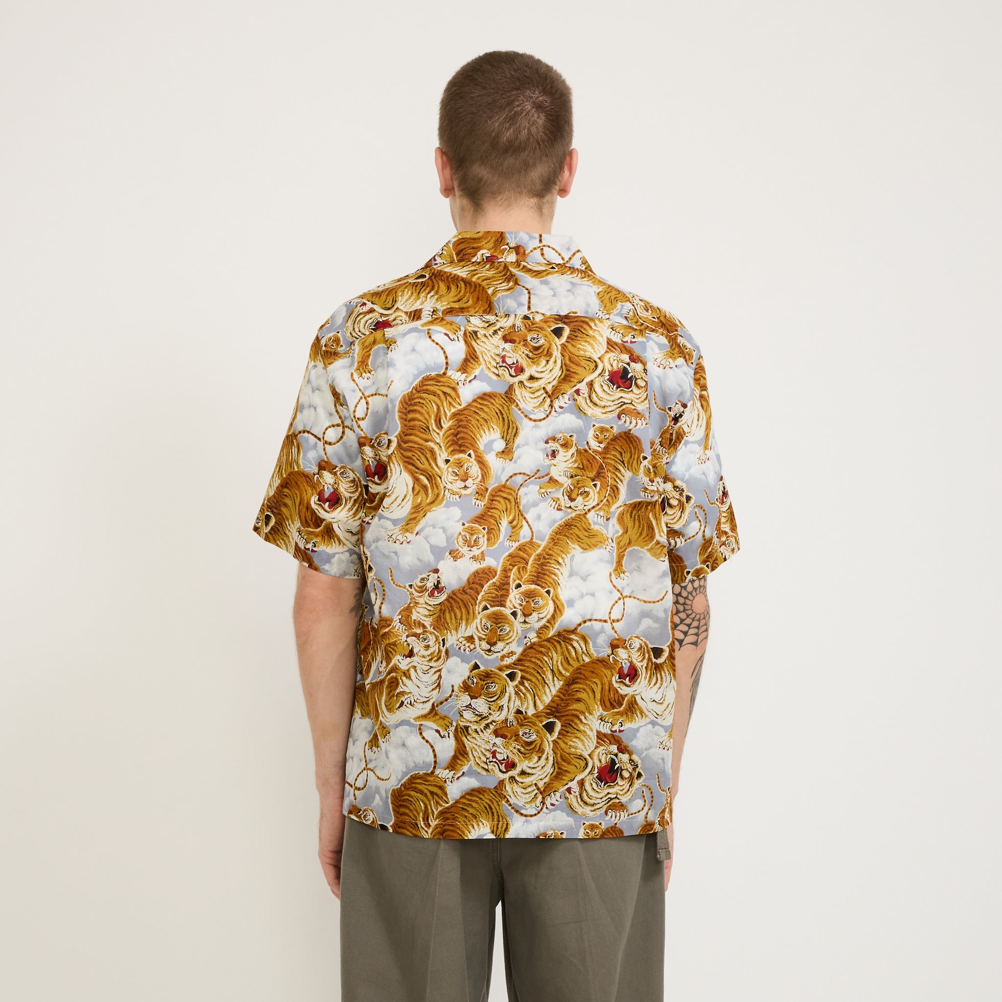 Frizmworks | Tiger Hawaiian Half Shirt Gray | Maplestore