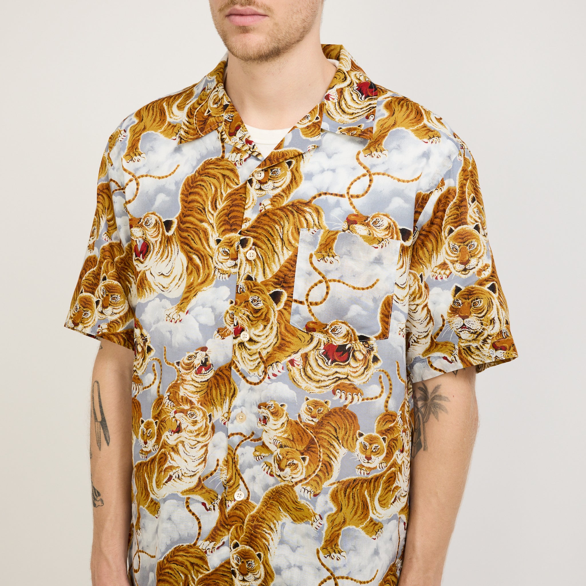 Frizmworks | Tiger Hawaiian Half Shirt Gray | Maplestore