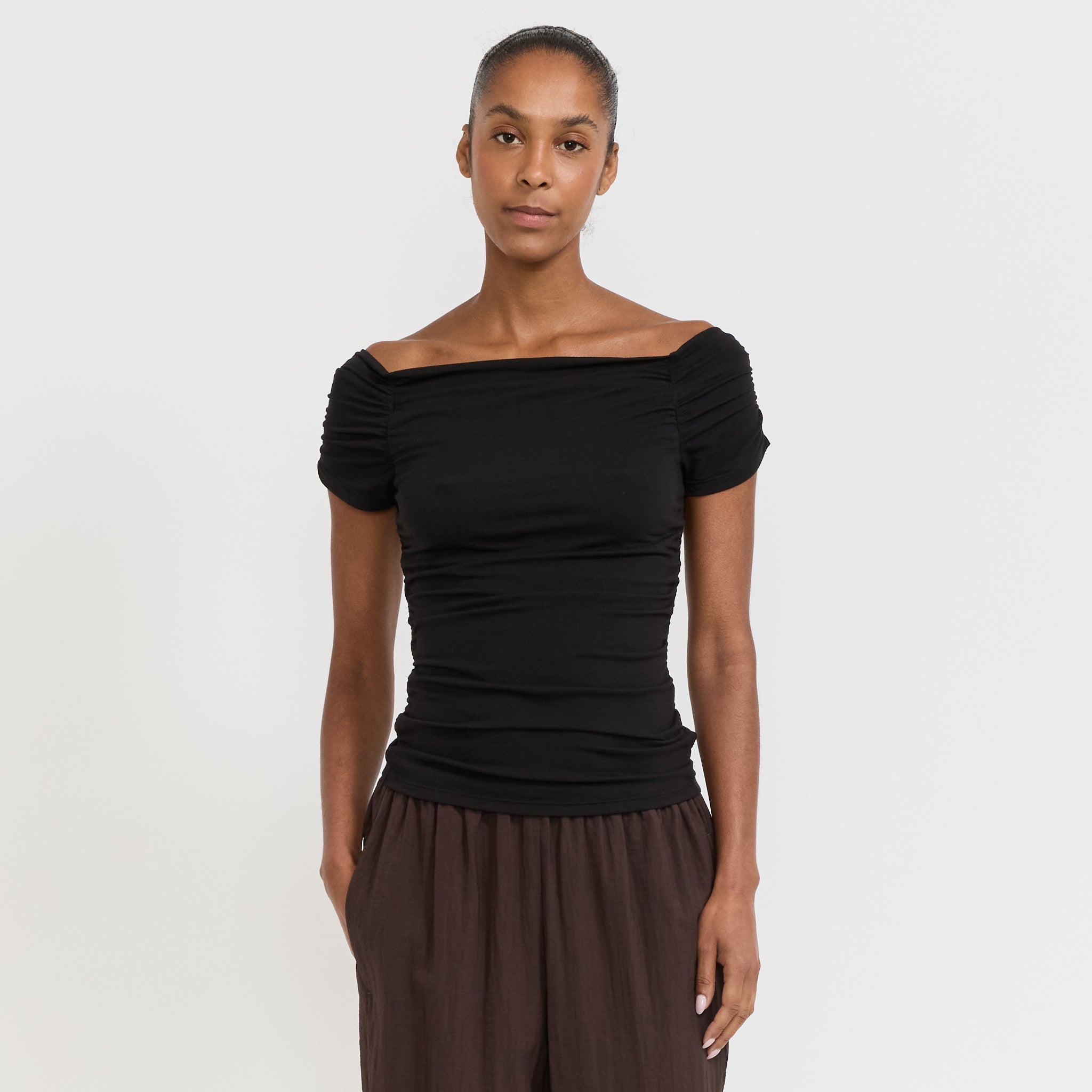 Geel | Halle Top Black | Maplestore