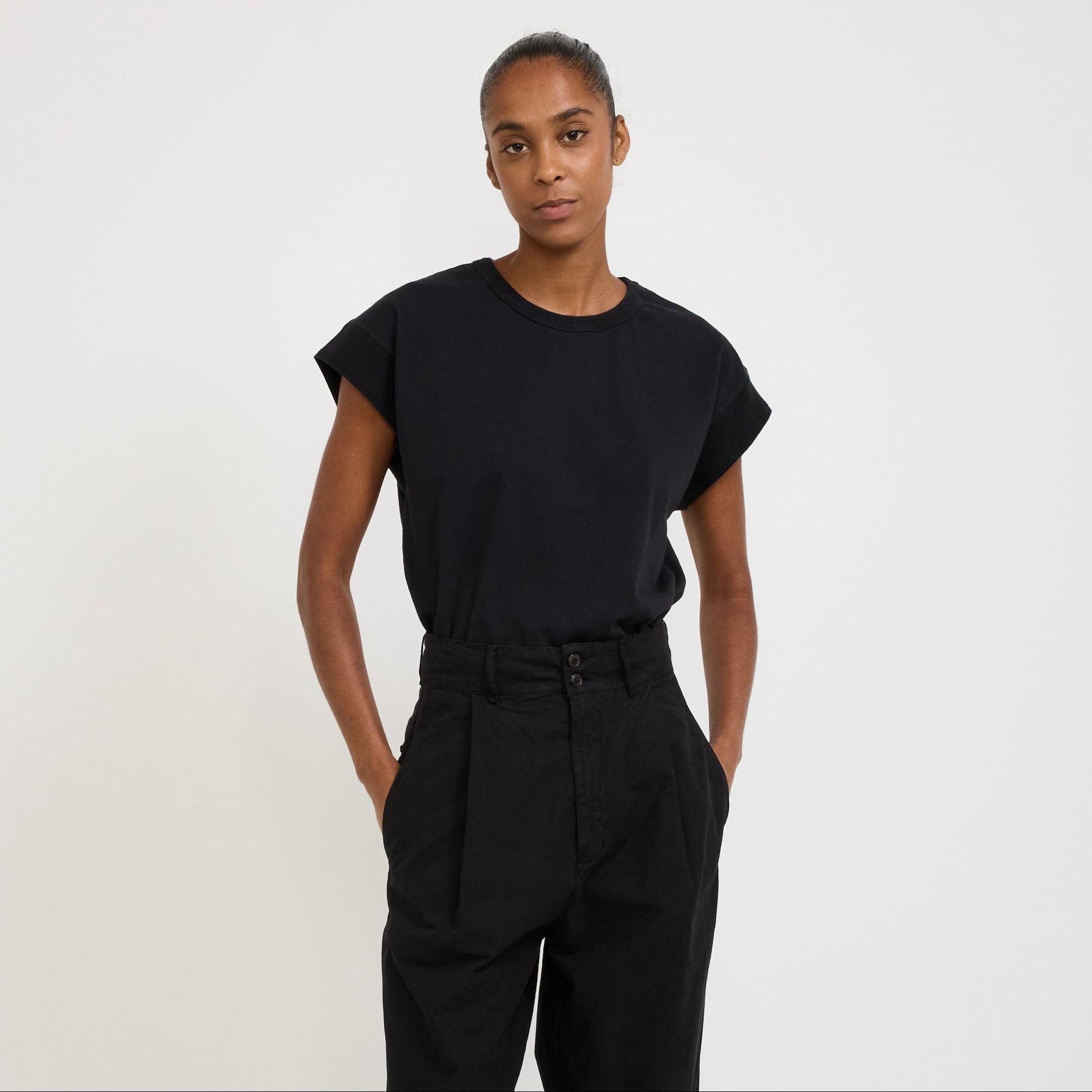 Girls of Dust | Muscle Tee Black | Maplestore