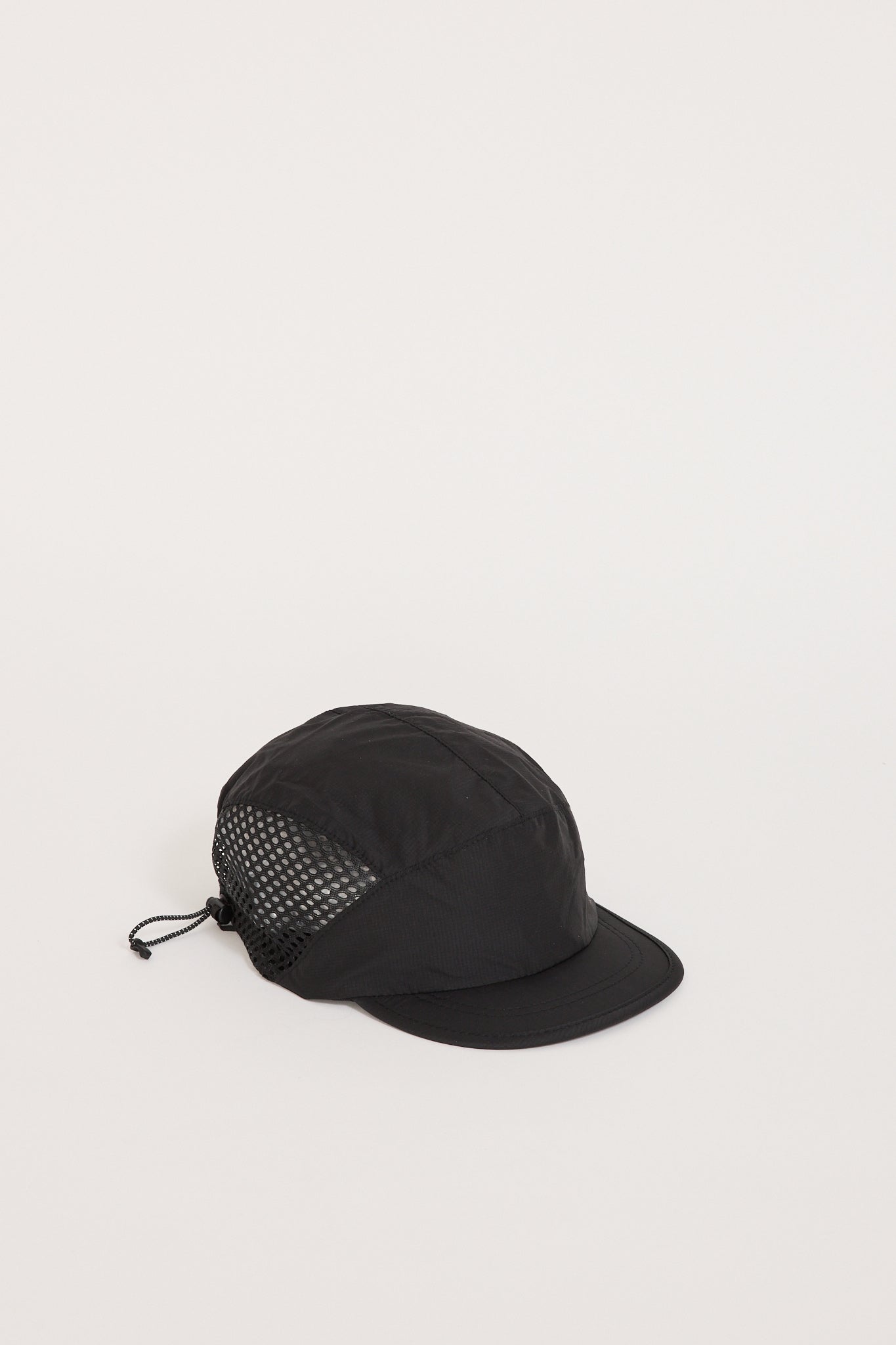 Goldwin | Compact Run Mesh Cap Black | Maplestore