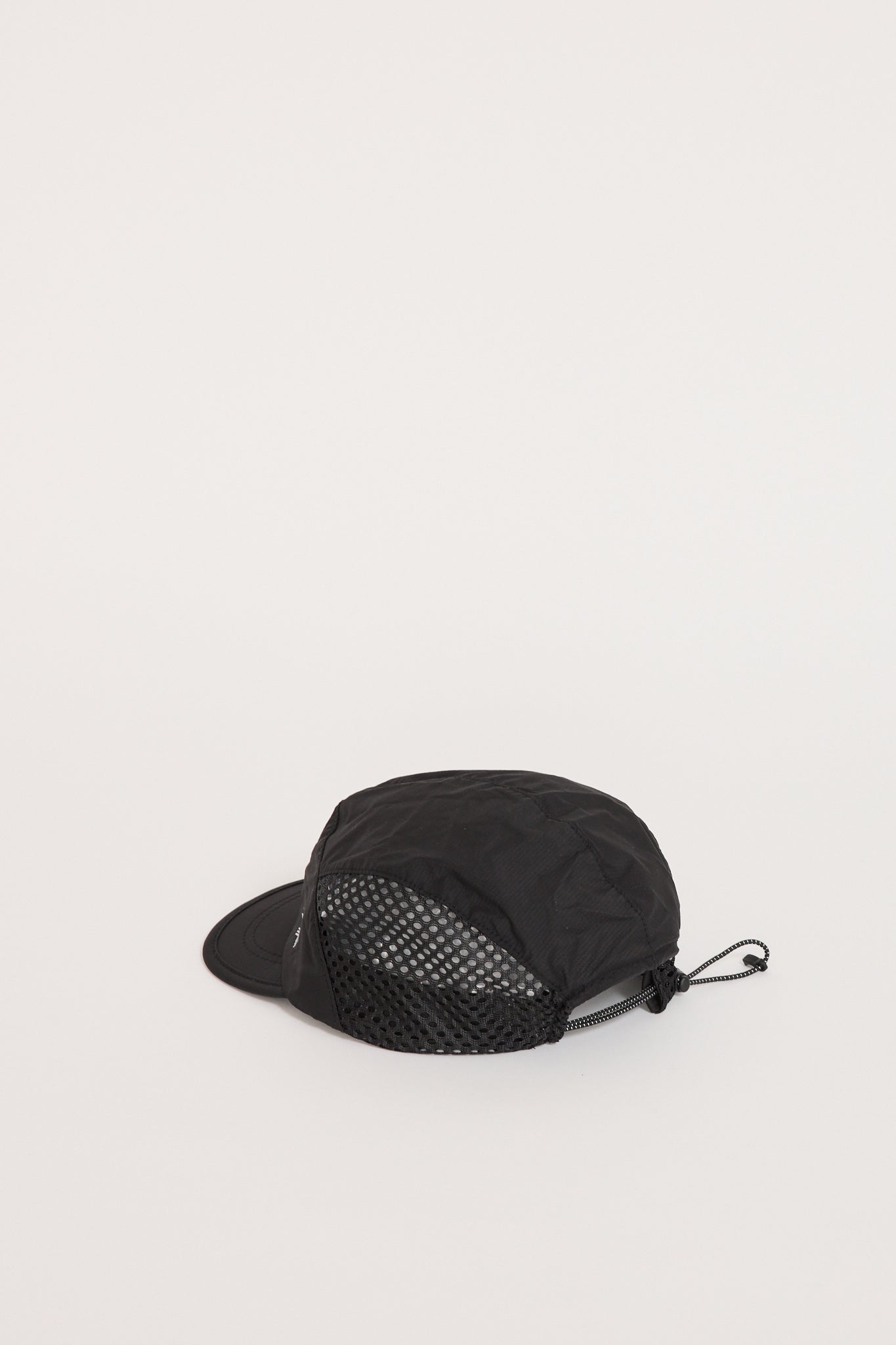 Goldwin | Compact Run Mesh Cap Black | Maplestore