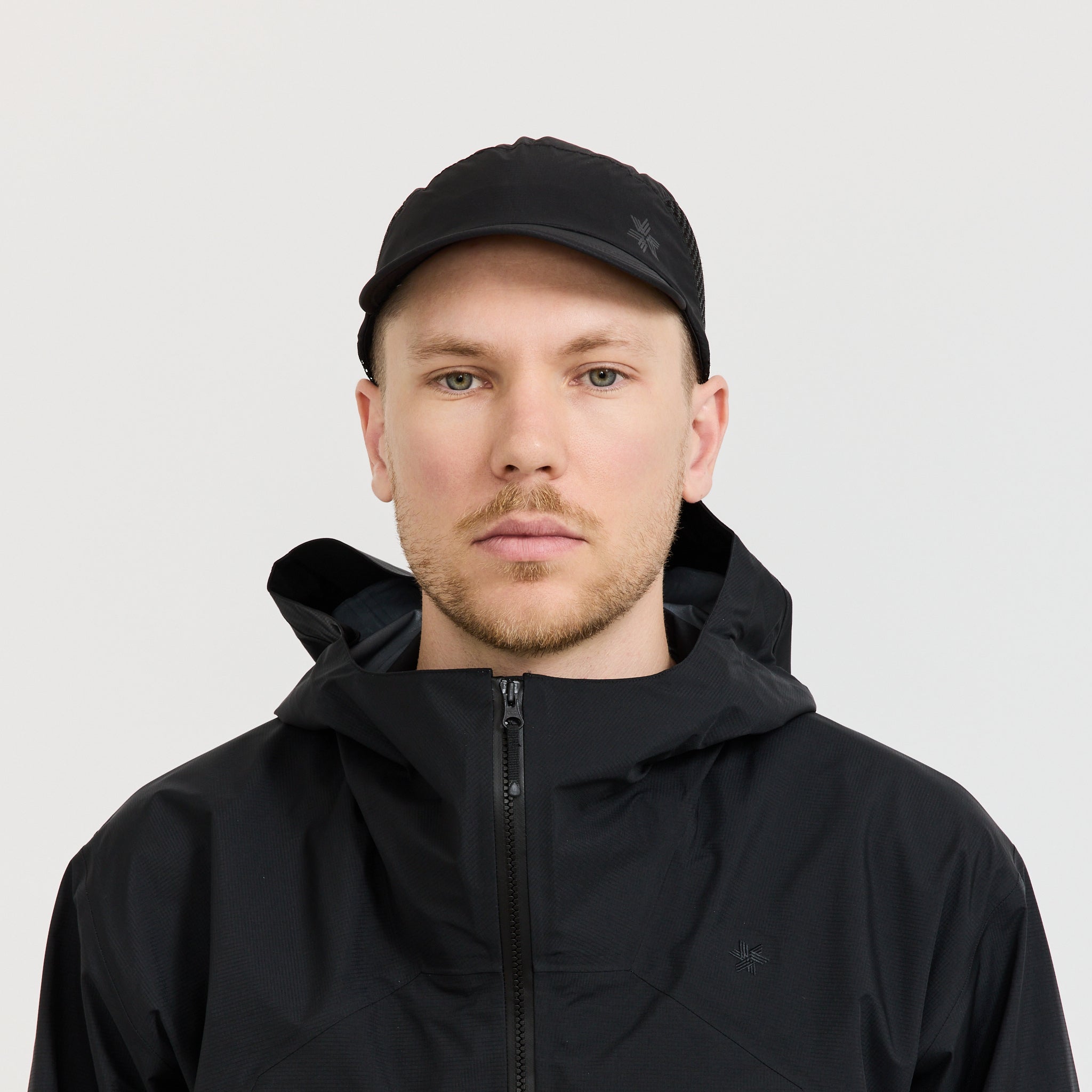 Goldwin | Compact Run Mesh Cap Black | Maplestore