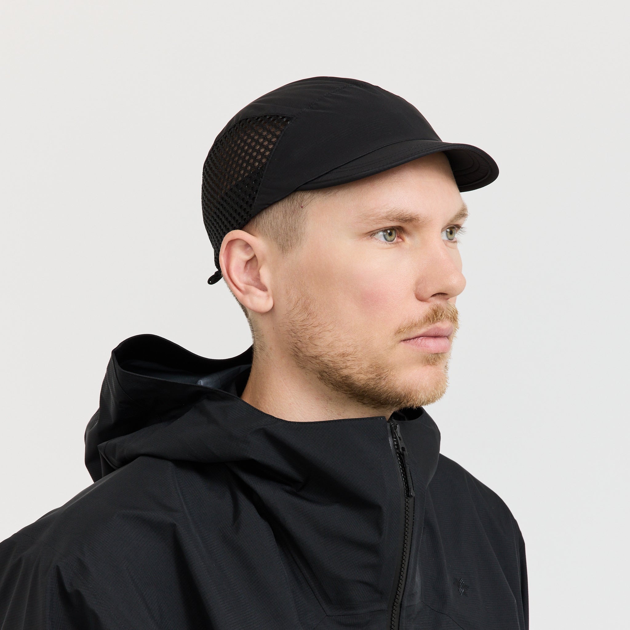 Goldwin | Compact Run Mesh Cap Black | Maplestore