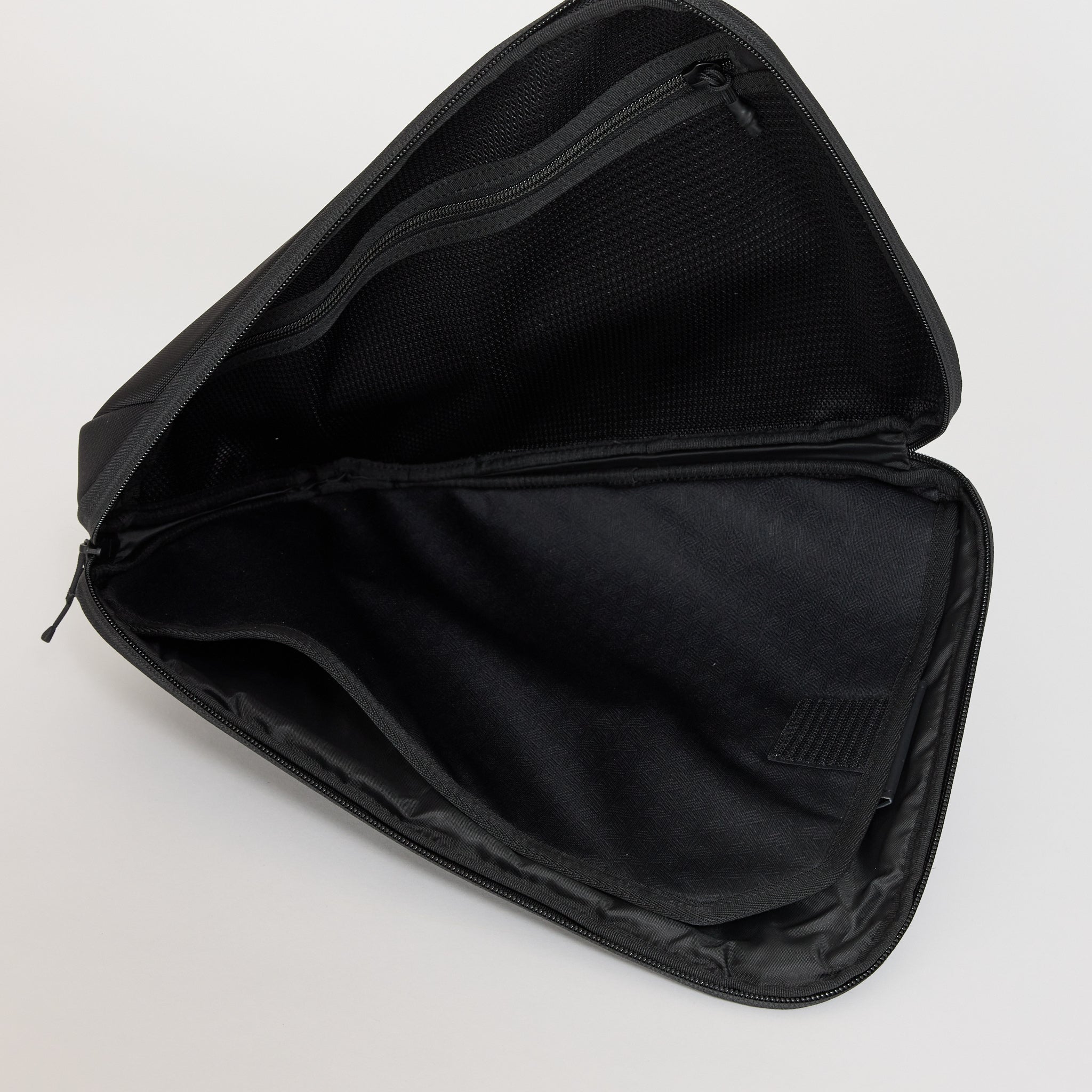 Goldwin PC Holder 13 Black | Maplestore