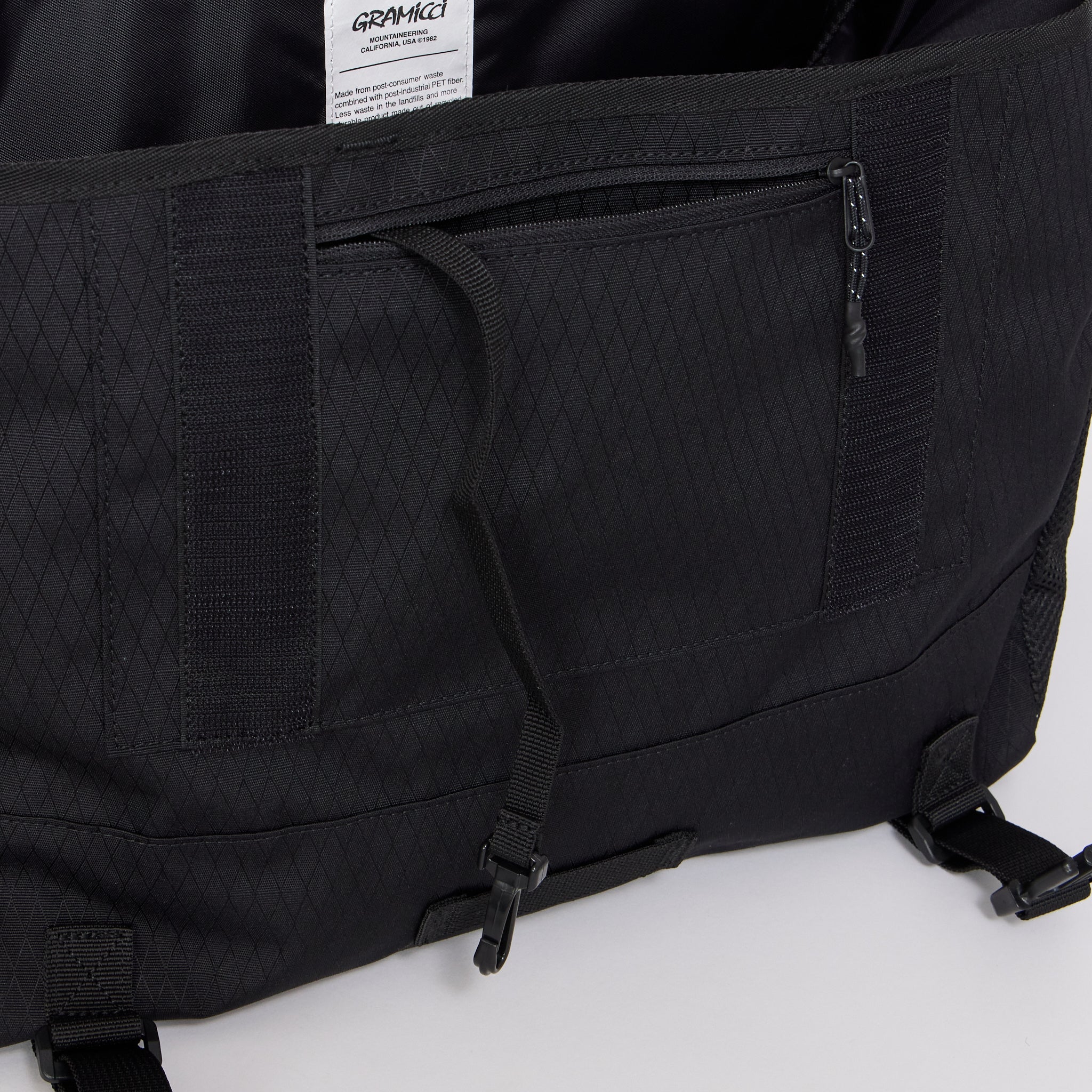 Gramicci | Gramicci Messenger Bag Black | Maplestore