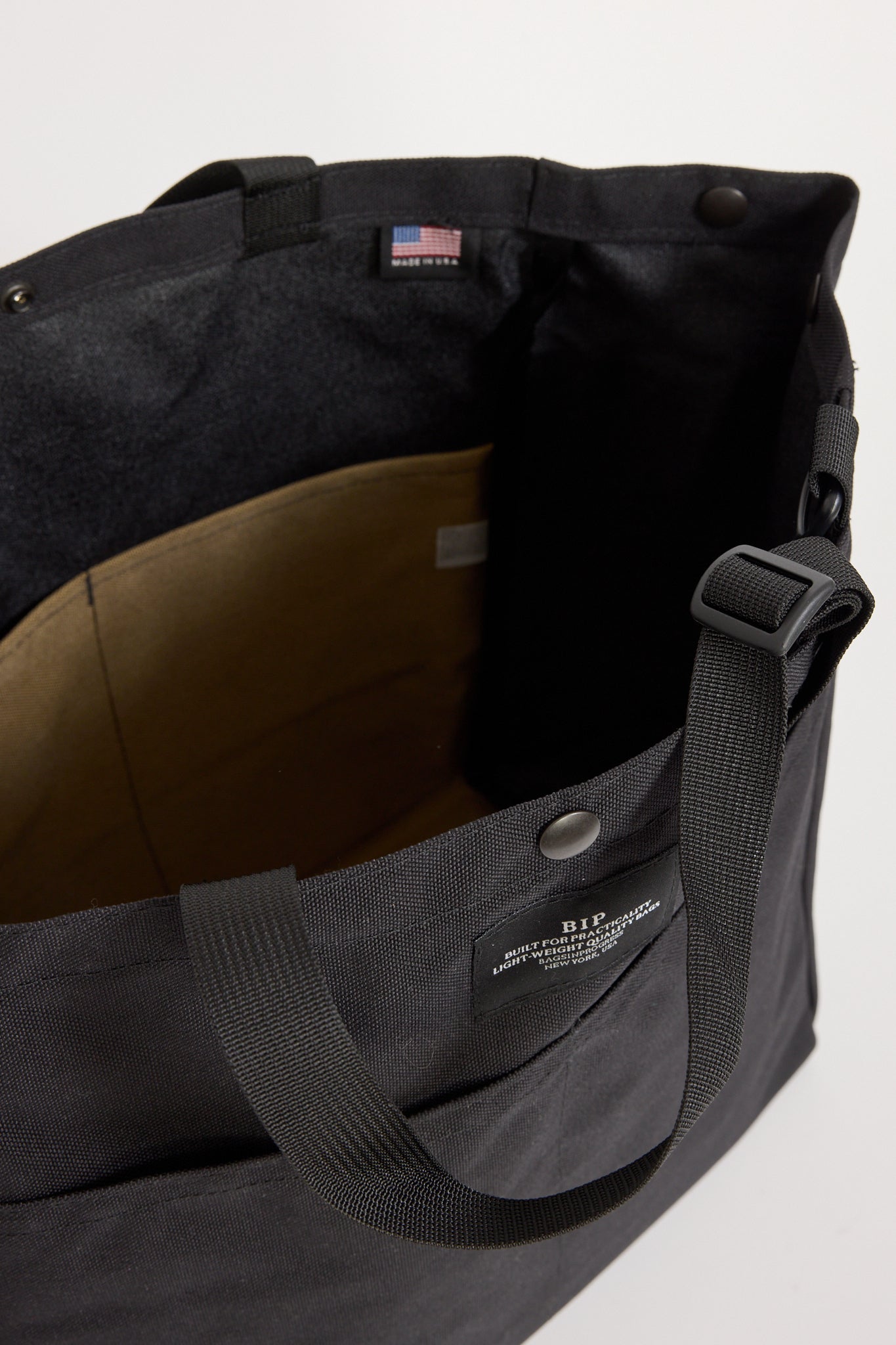 Bags In Progress | Carry-All Beach Bag Black | Maplestore